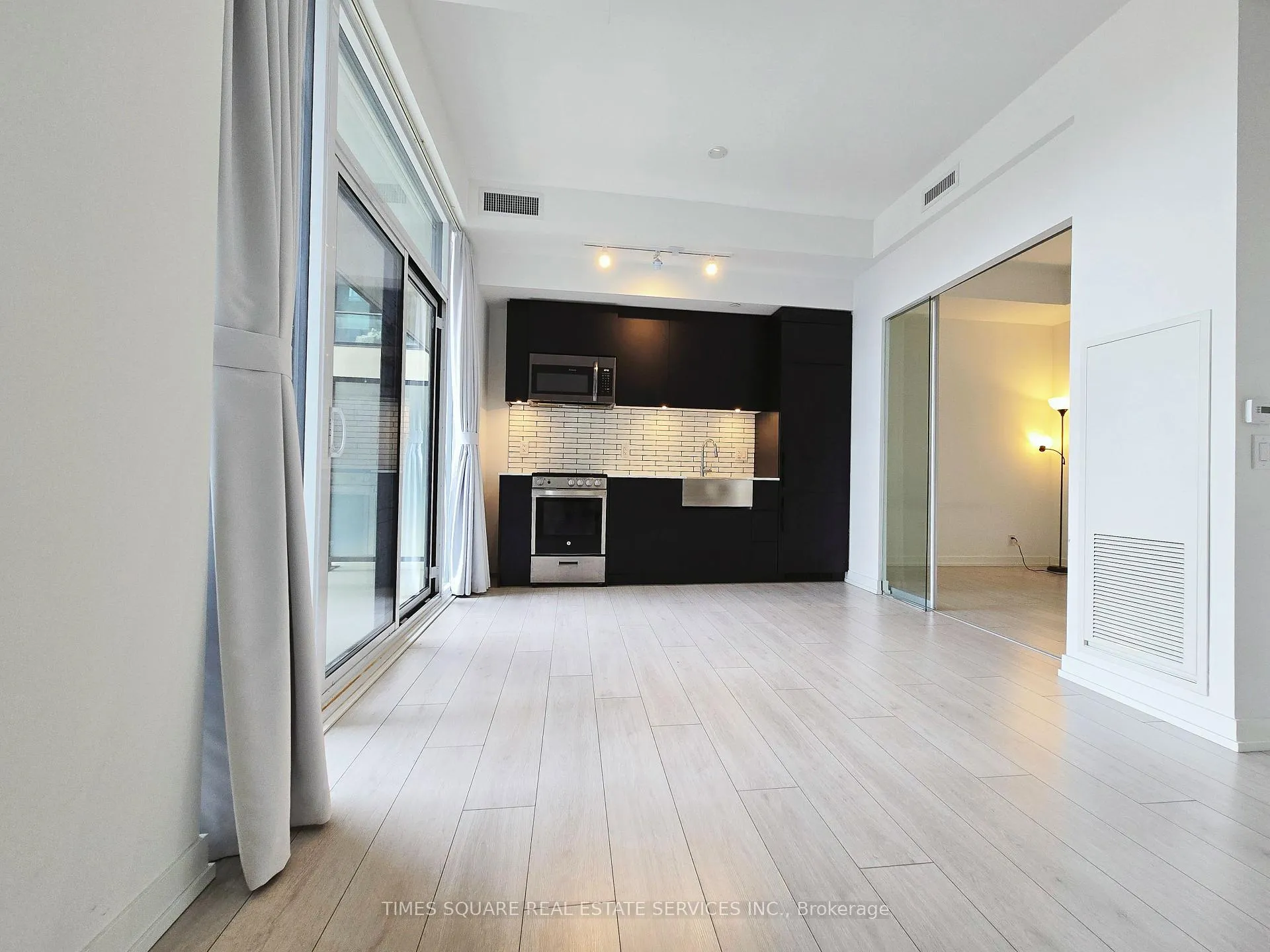 Photo 17 of Unit 912, 270 Dufferin Street, Toronto, South Parkdale — HOMEH