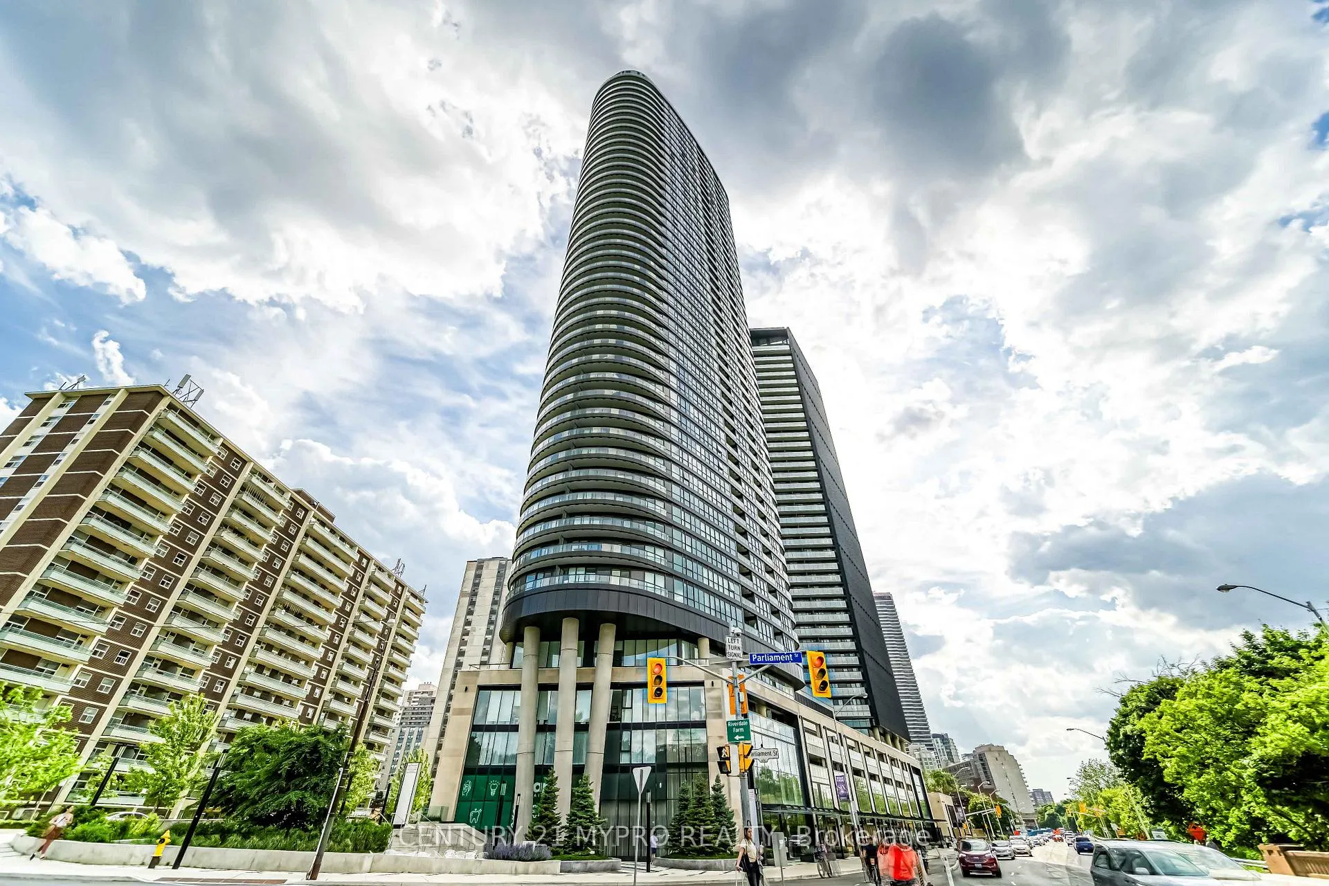 Photo 2 of Unit 1621, 585 Bloor Street E, Toronto, North St. James Town — HOMEH