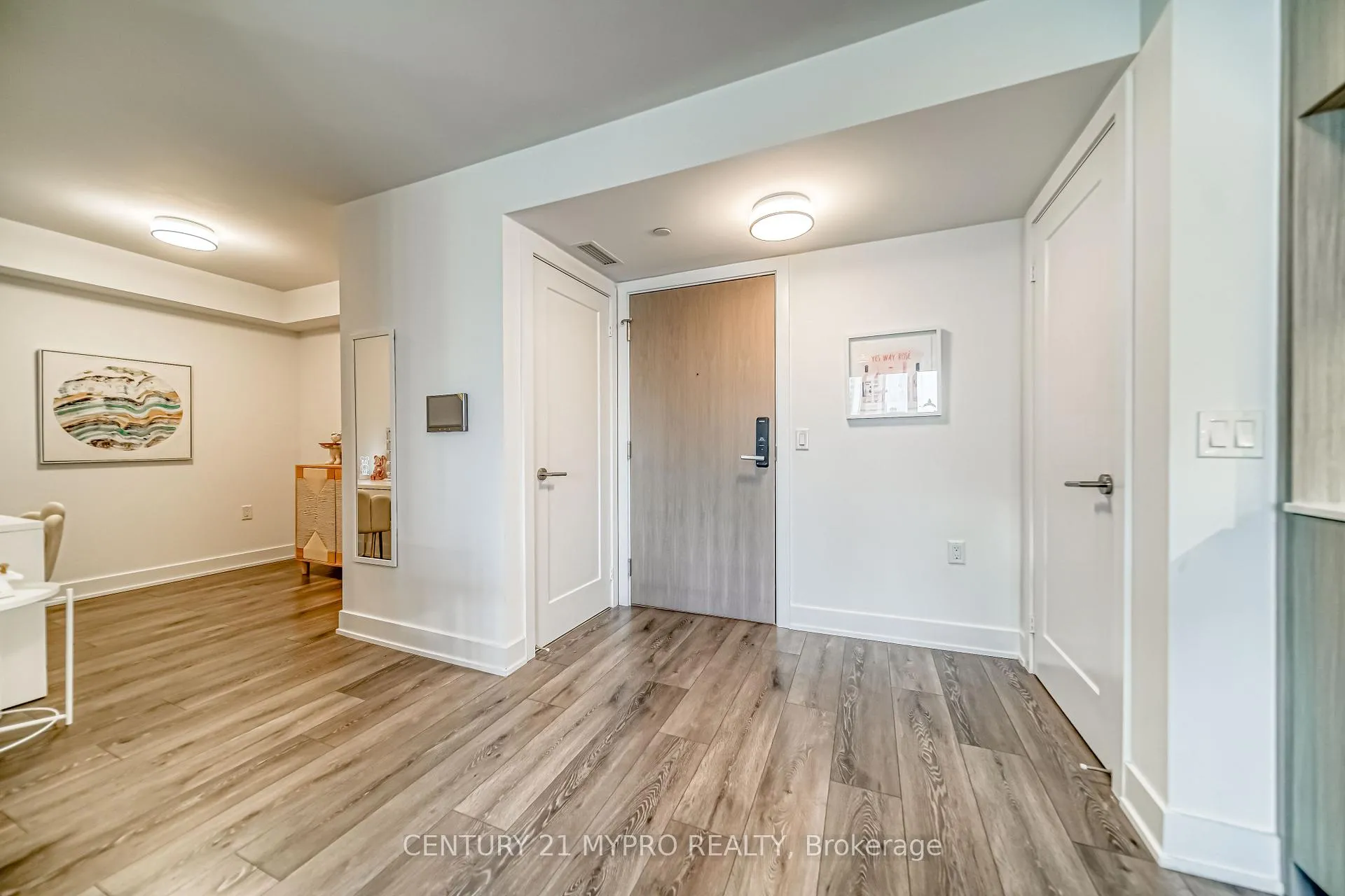 Photo 3 of Unit 1621, 585 Bloor Street E, Toronto, North St. James Town — HOMEH