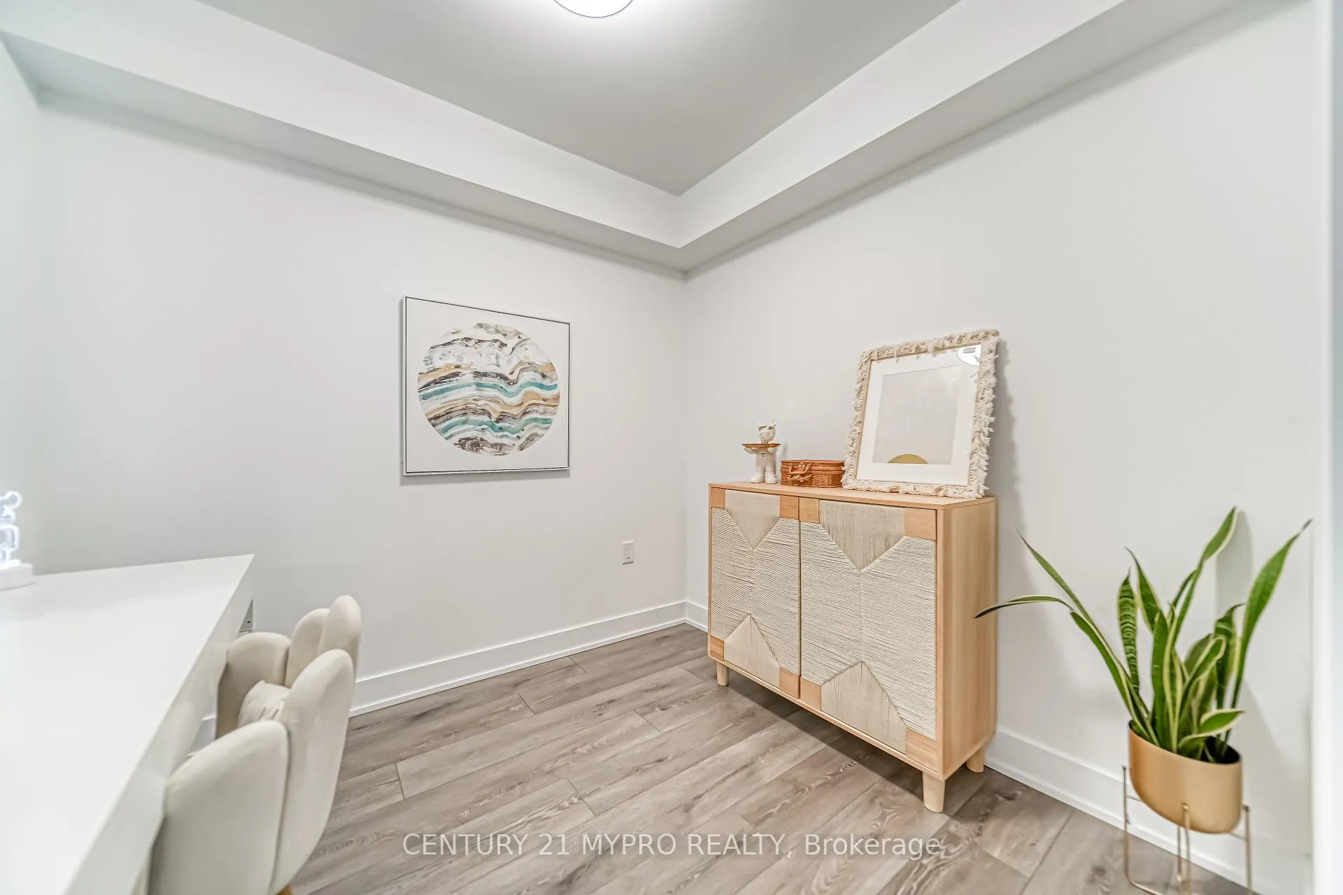 Photo 4 of Unit 1621, 585 Bloor Street E, Toronto, North St. James Town — HOMEH