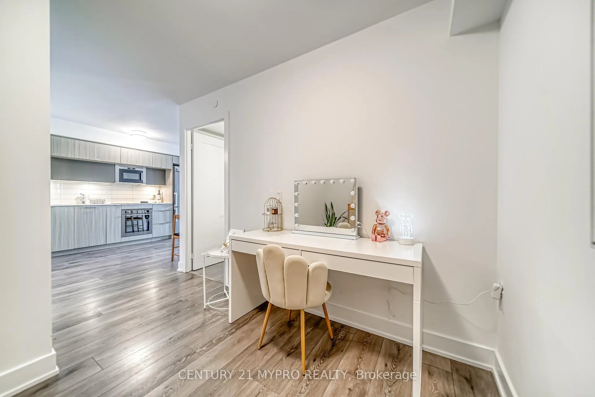 Photo 5 of Unit 1621, 585 Bloor Street E, Toronto, North St. James Town — HOMEH