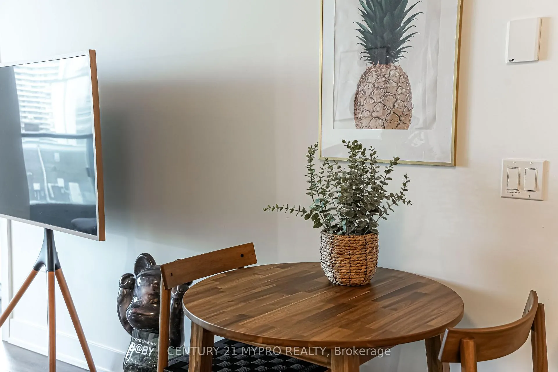 Photo 10 of Unit 1621, 585 Bloor Street E, Toronto, North St. James Town — HOMEH
