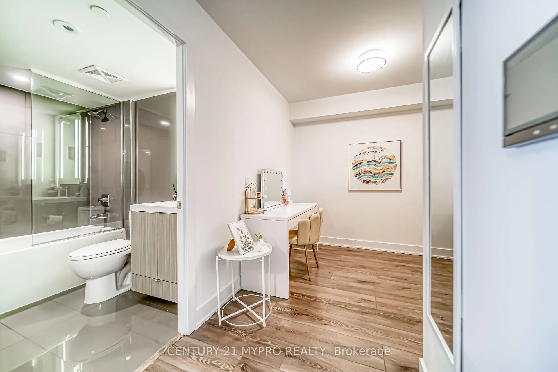 Photo 27 of Unit 1621, 585 Bloor Street E, Toronto, North St. James Town — HOMEH