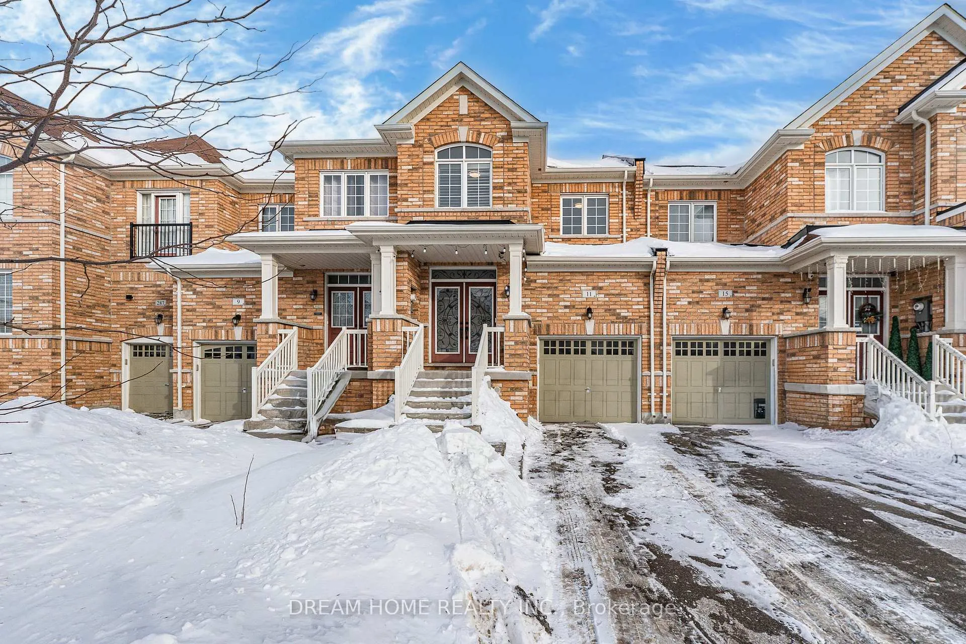 Photo 2 of 11 Homer Crescent, Aurora, Rural Aurora — HOMEH