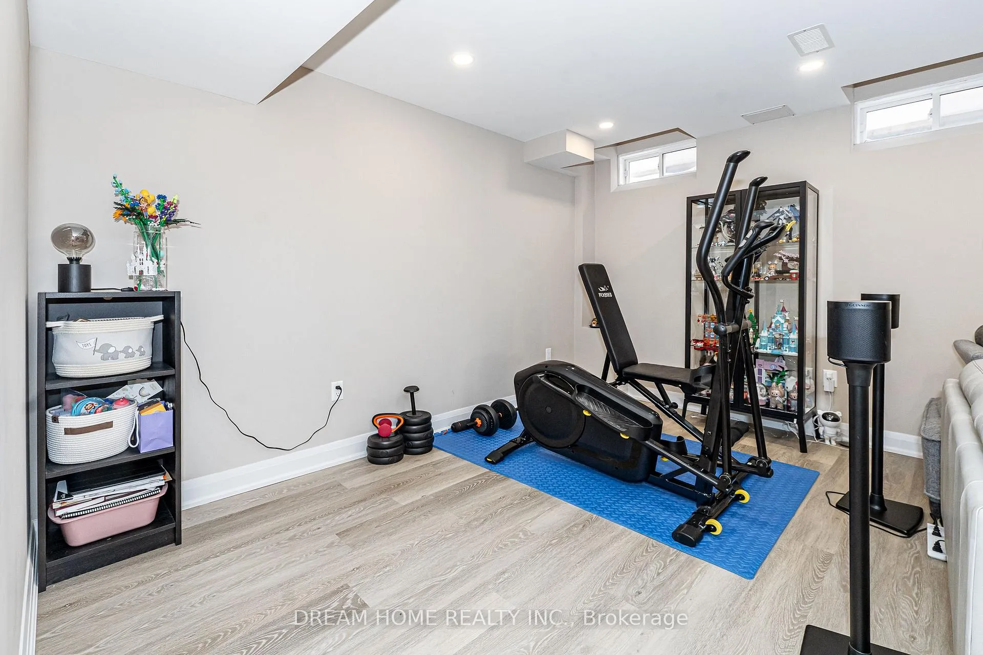 Photo 36 of 11 Homer Crescent, Aurora, Rural Aurora — HOMEH