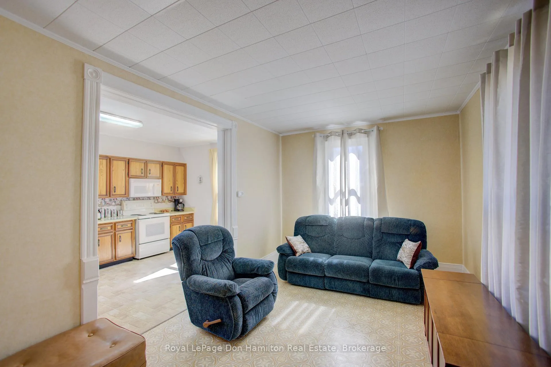 Photo 8 of 440 Reserve Avenue S, North Perth, Listowel — HOMEH