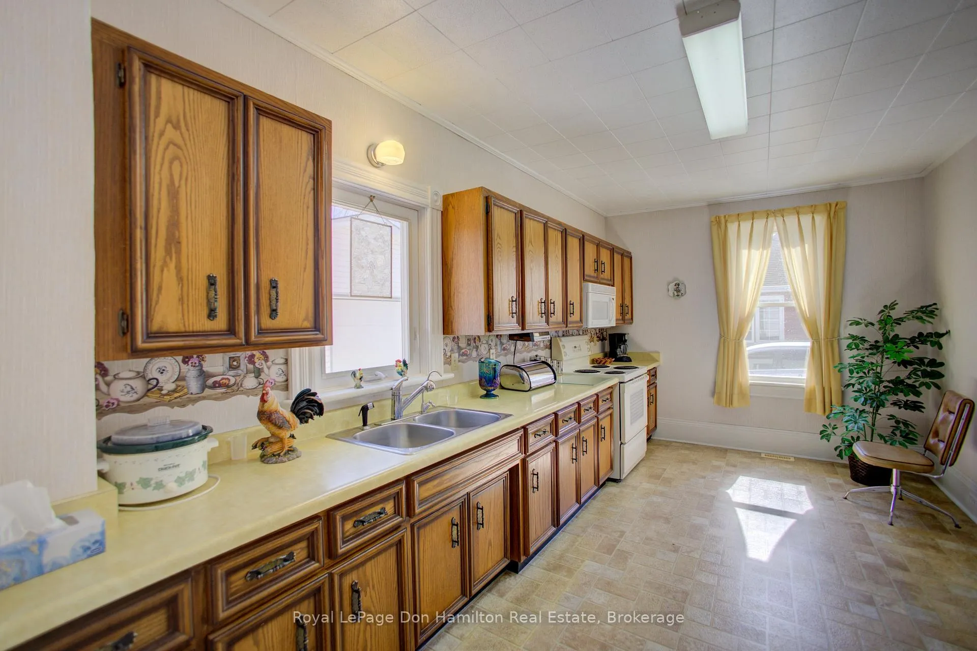 Photo 12 of 440 Reserve Avenue S, North Perth, Listowel — HOMEH
