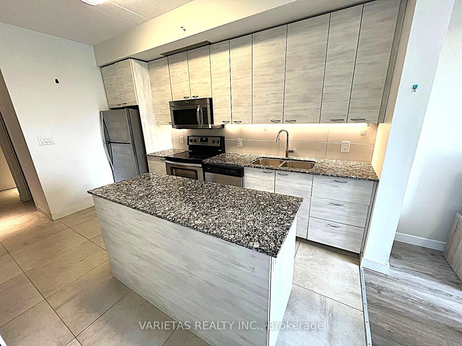 Photo 12 of Unit 522, 280 Lester Street, Waterloo — HOMEH