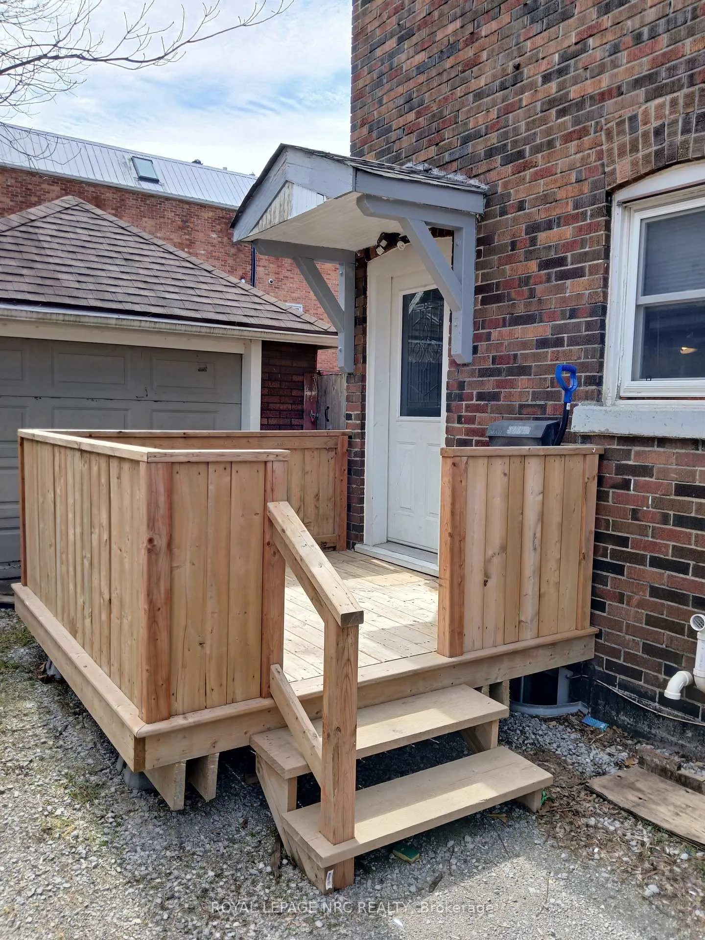 Photo 2 of Unit Upper Unit, 10 Beech Street, St. Catharines, Downtown — HOMEH