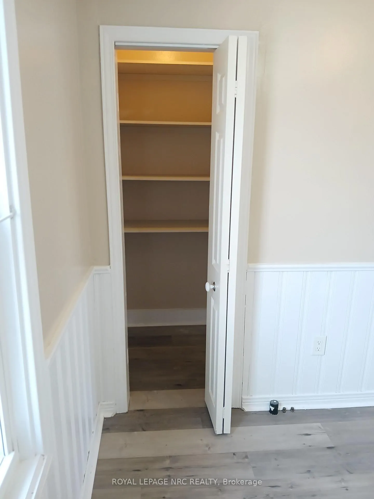 Photo 4 of Unit Upper Unit, 10 Beech Street, St. Catharines, Downtown — HOMEH