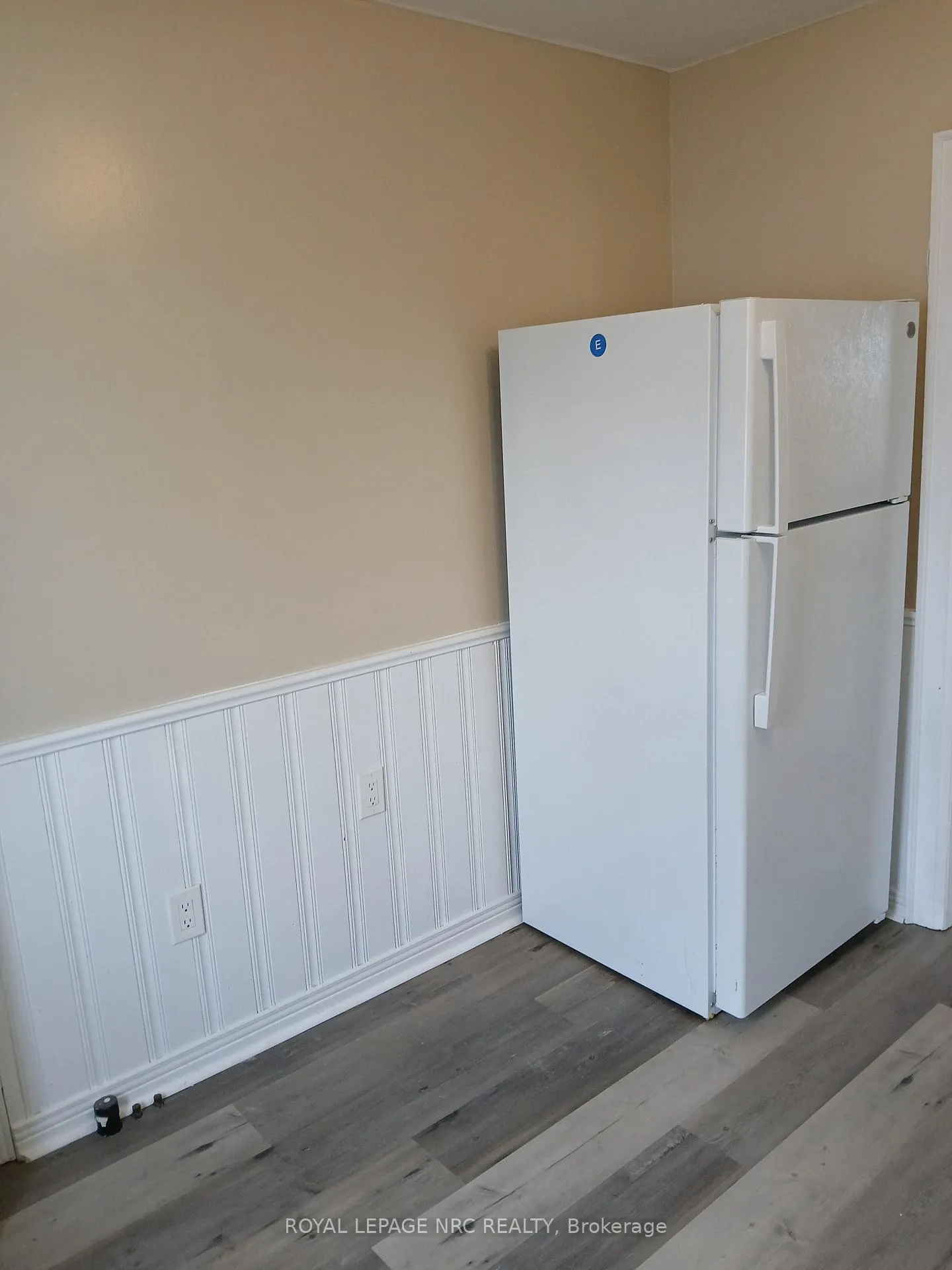 Photo 5 of Unit Upper Unit, 10 Beech Street, St. Catharines, Downtown — HOMEH