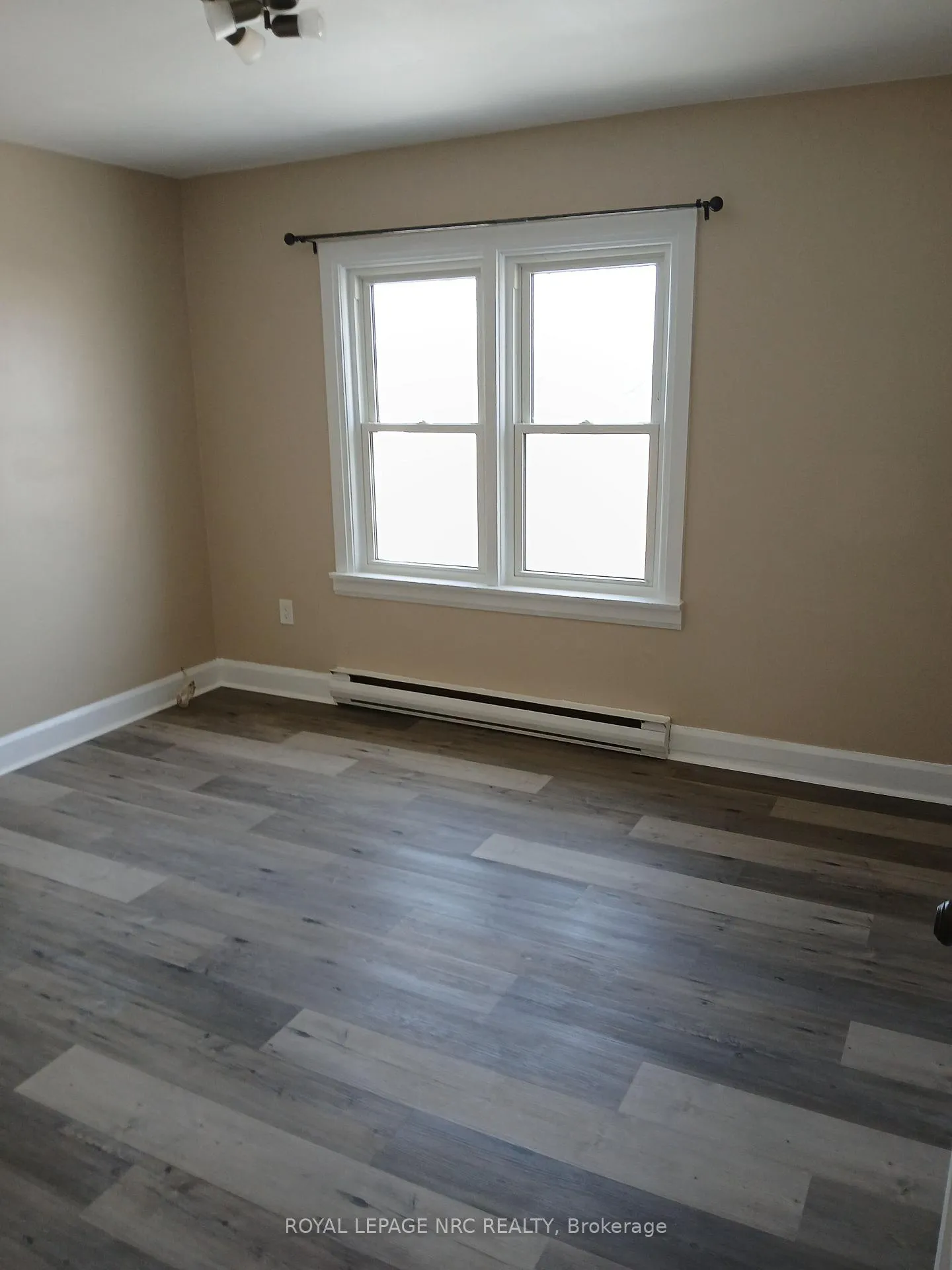 Photo 7 of Unit Upper Unit, 10 Beech Street, St. Catharines, Downtown — HOMEH