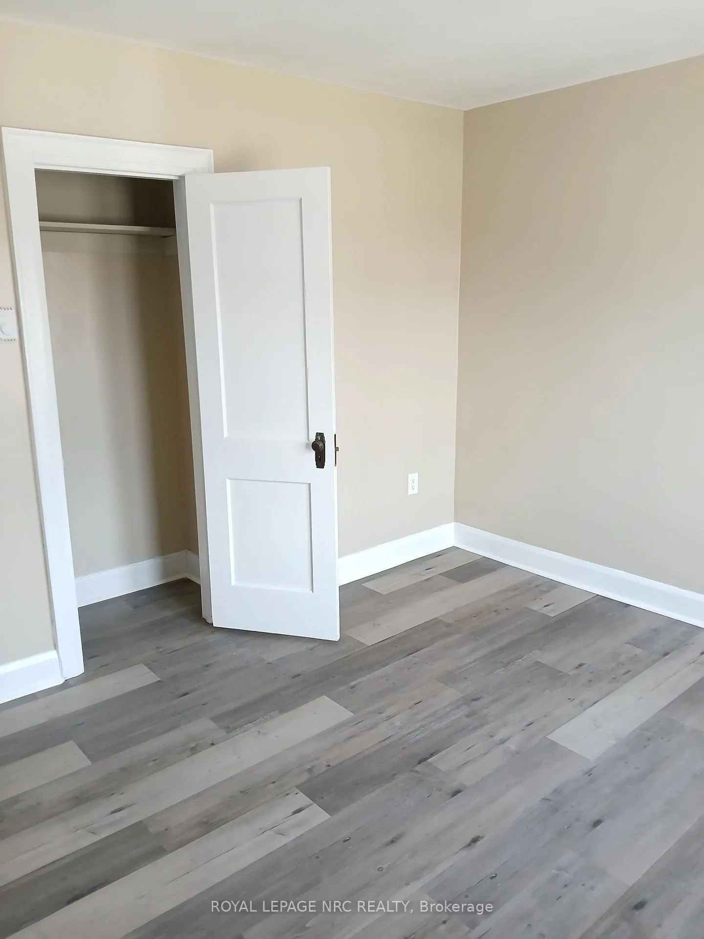 Photo 8 of Unit Upper Unit, 10 Beech Street, St. Catharines, Downtown — HOMEH