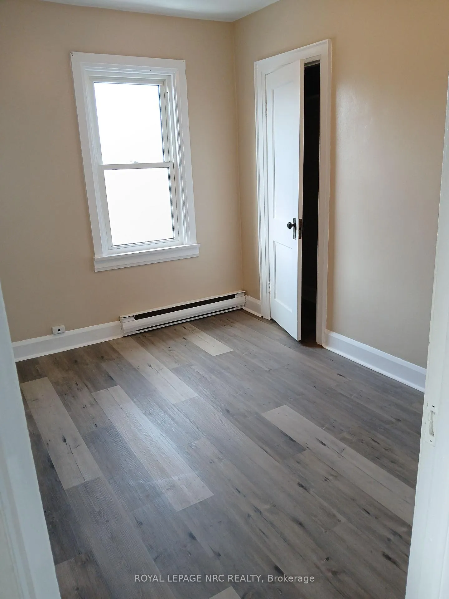 Photo 9 of Unit Upper Unit, 10 Beech Street, St. Catharines, Downtown — HOMEH