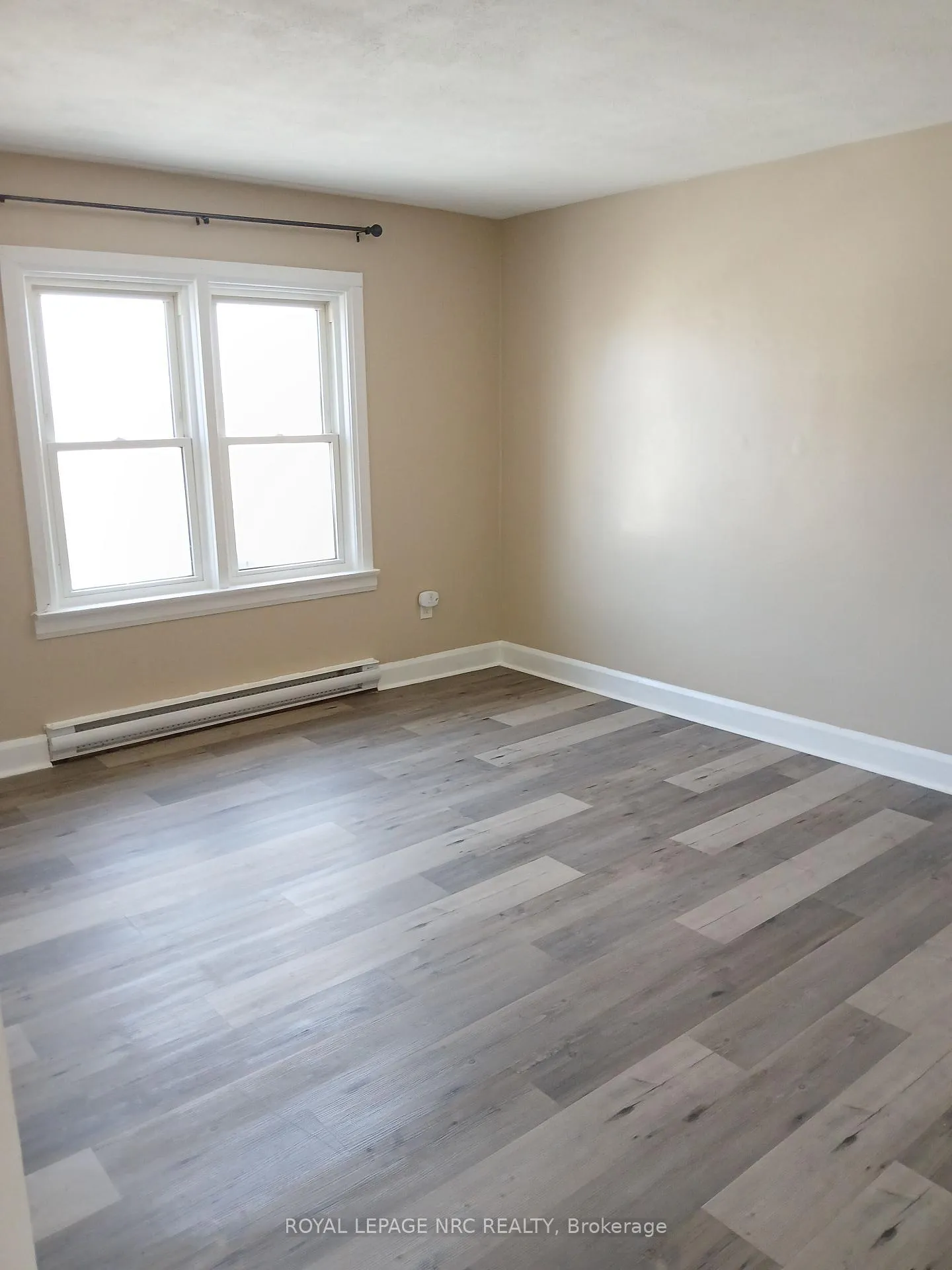 Photo 10 of Unit Upper Unit, 10 Beech Street, St. Catharines, Downtown — HOMEH
