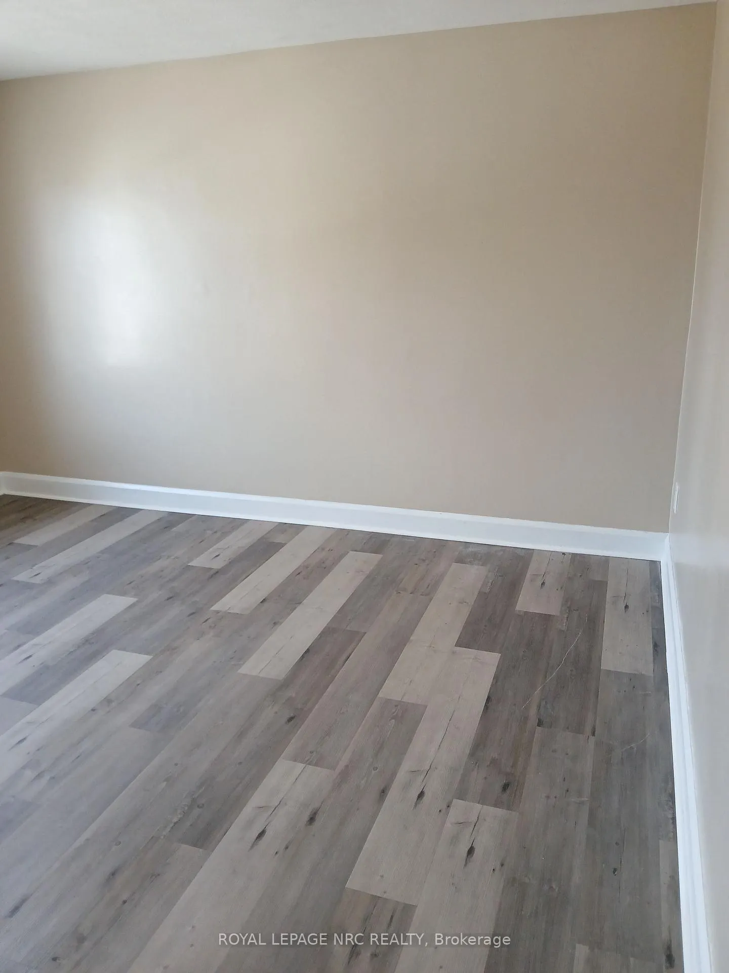 Photo 11 of Unit Upper Unit, 10 Beech Street, St. Catharines, Downtown — HOMEH