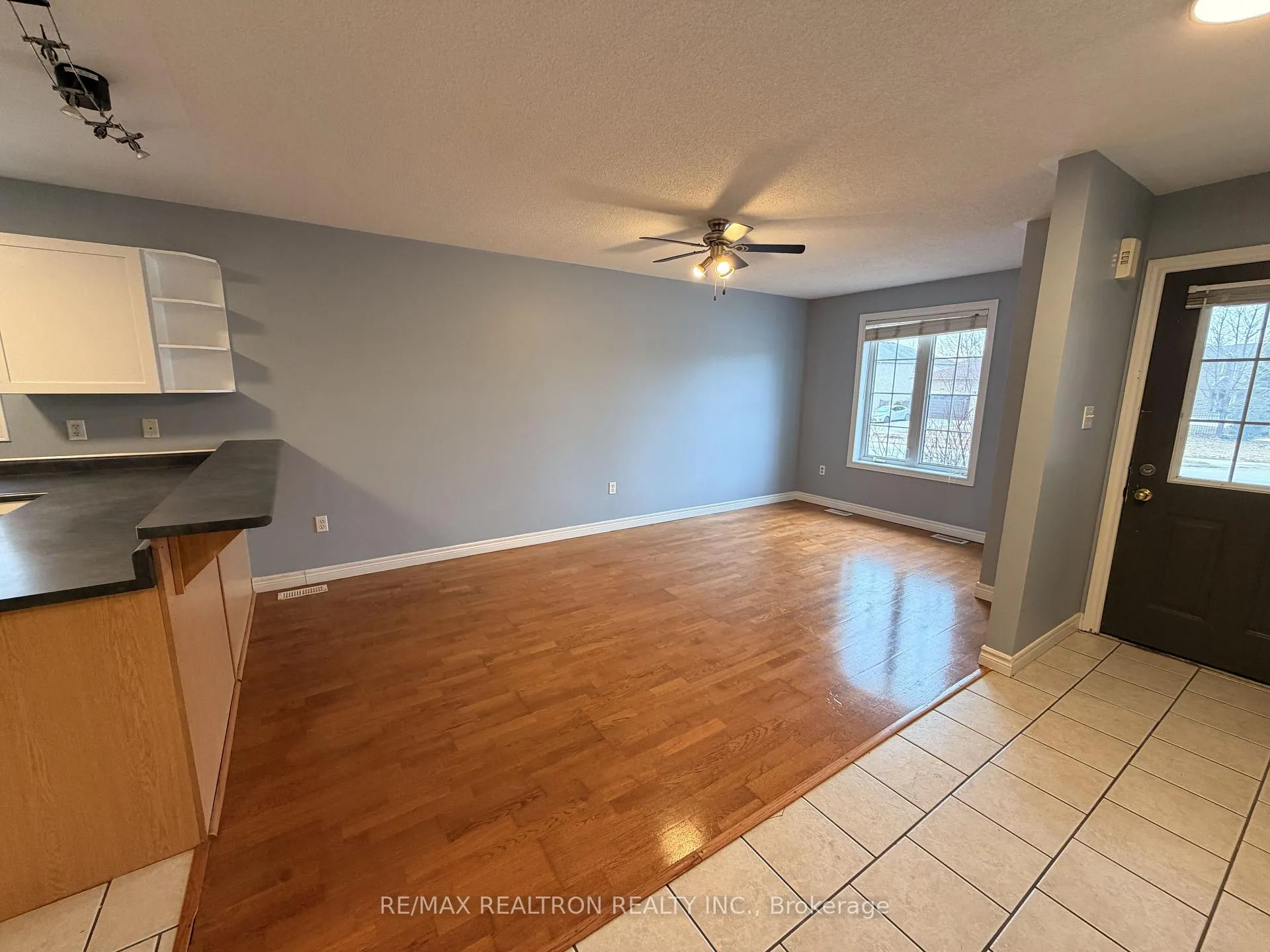 Photo 3 of Unit Upper, 323 Johnson Street, Barrie, Georgian Drive — HOMEH