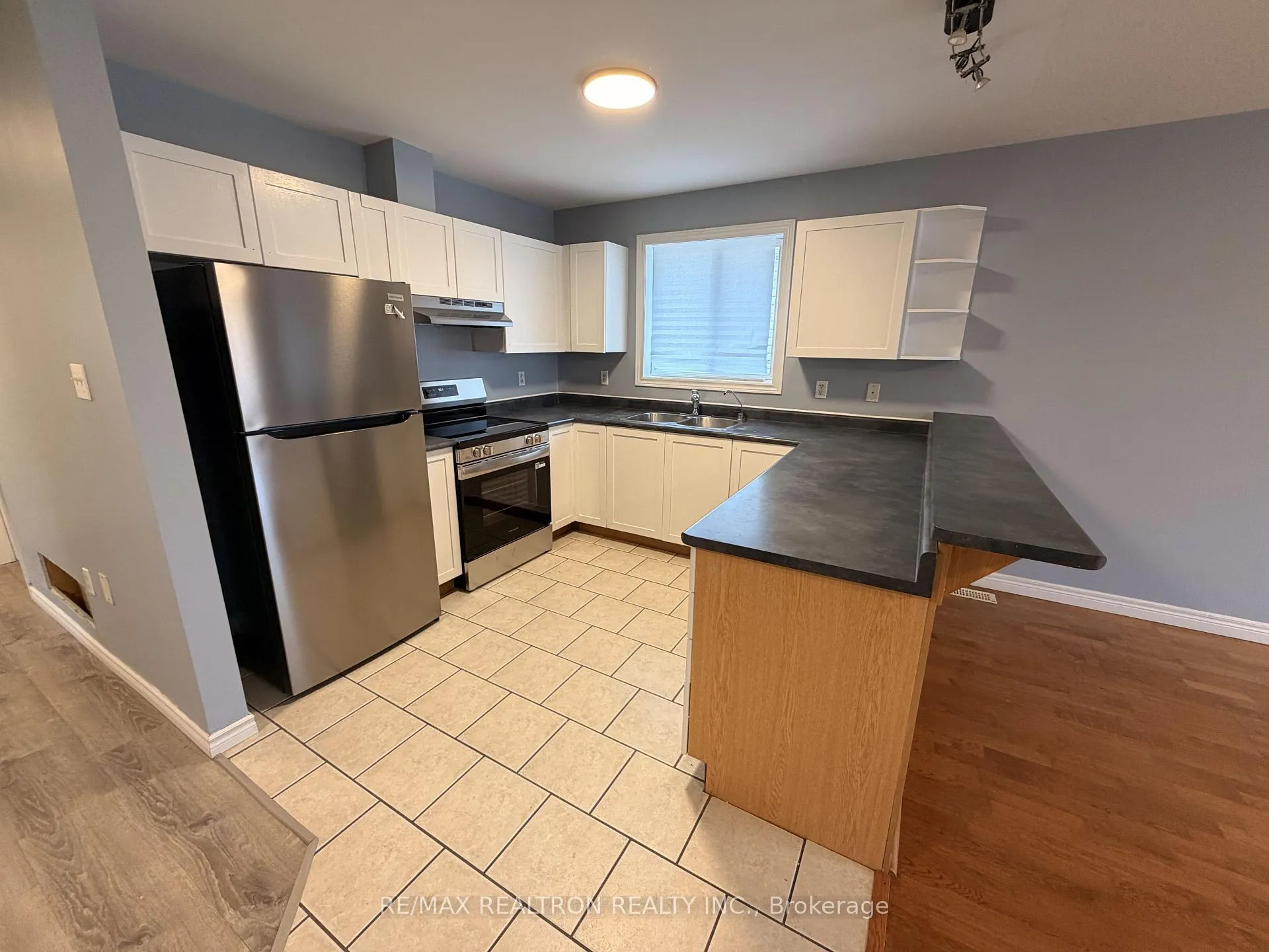 Photo 6 of Unit Upper, 323 Johnson Street, Barrie, Georgian Drive — HOMEH