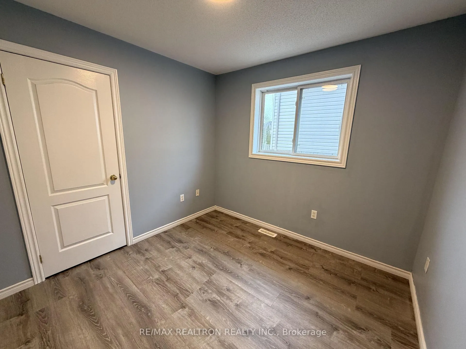 Photo 11 of Unit Upper, 323 Johnson Street, Barrie, Georgian Drive — HOMEH