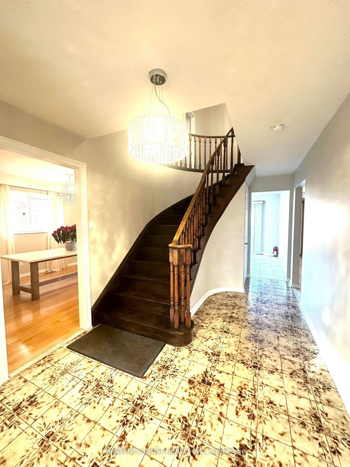 Photo 2 of 5 Empringham Crescent, Markham, Milliken Mills West — HOMEH