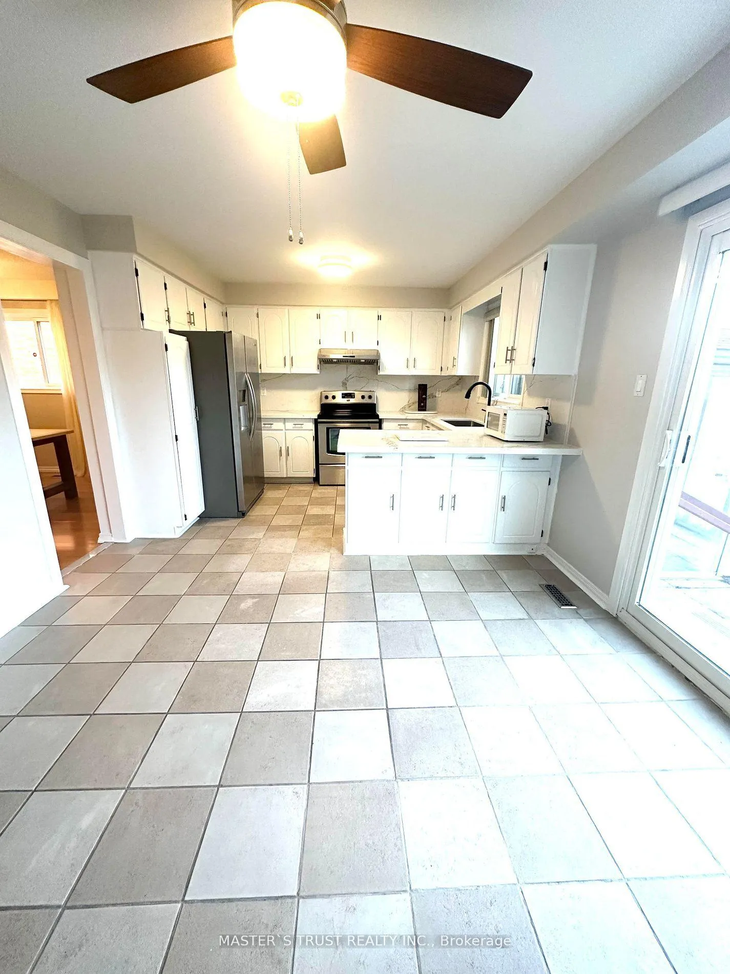 Photo 3 of 5 Empringham Crescent, Markham, Milliken Mills West — HOMEH