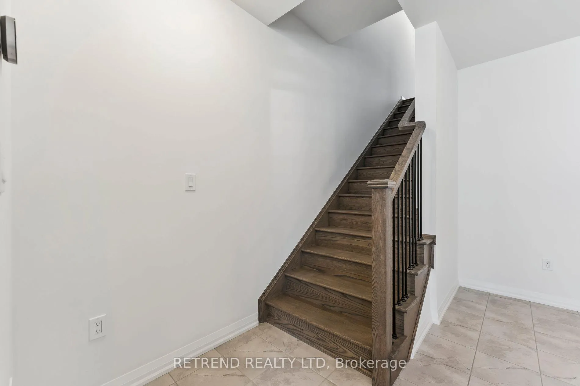 Photo 8 of 17 Moosehead Drive W, Brampton, Northwest Brampton — HOMEH