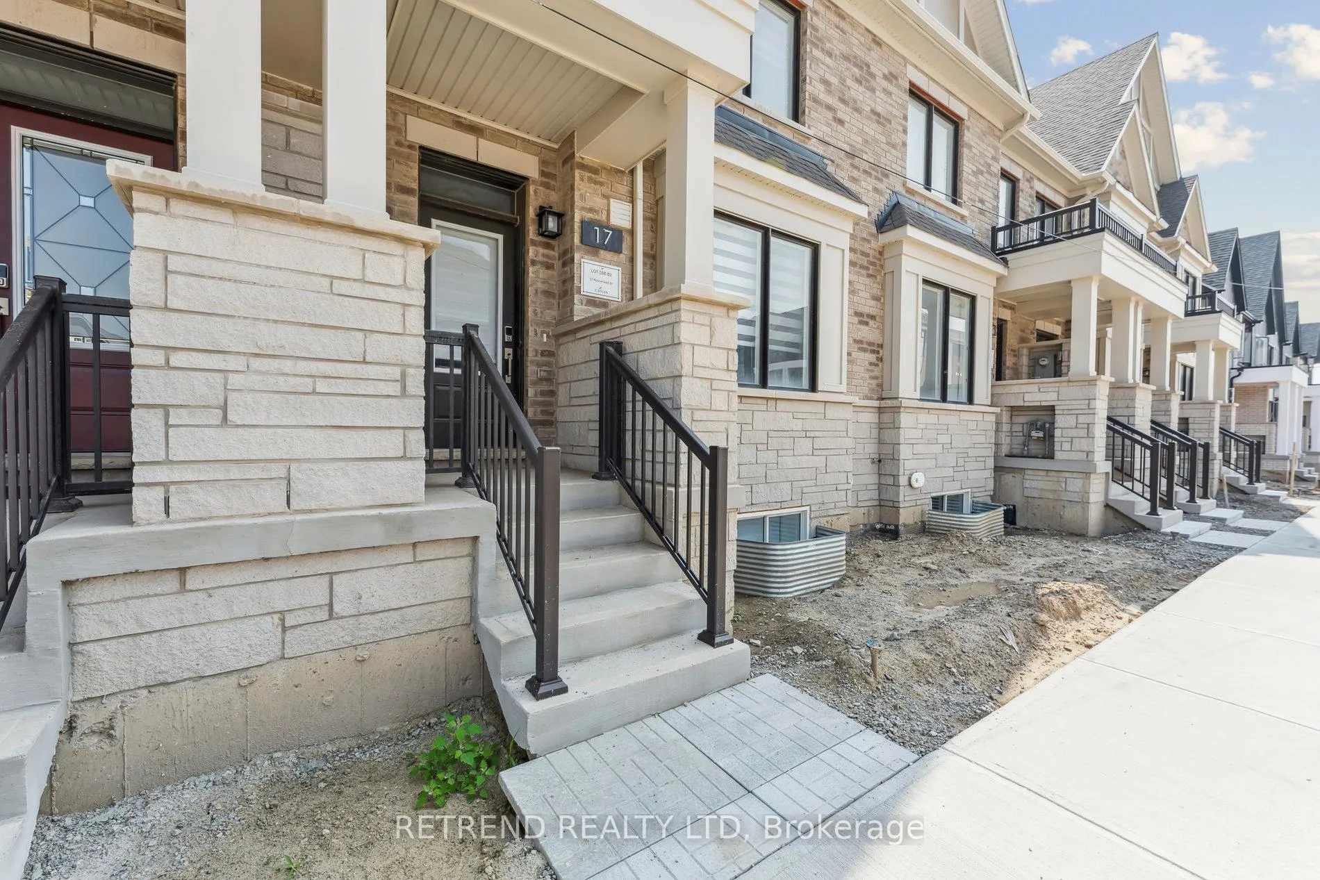 Photo 32 of 17 Moosehead Drive W, Brampton, Northwest Brampton — HOMEH