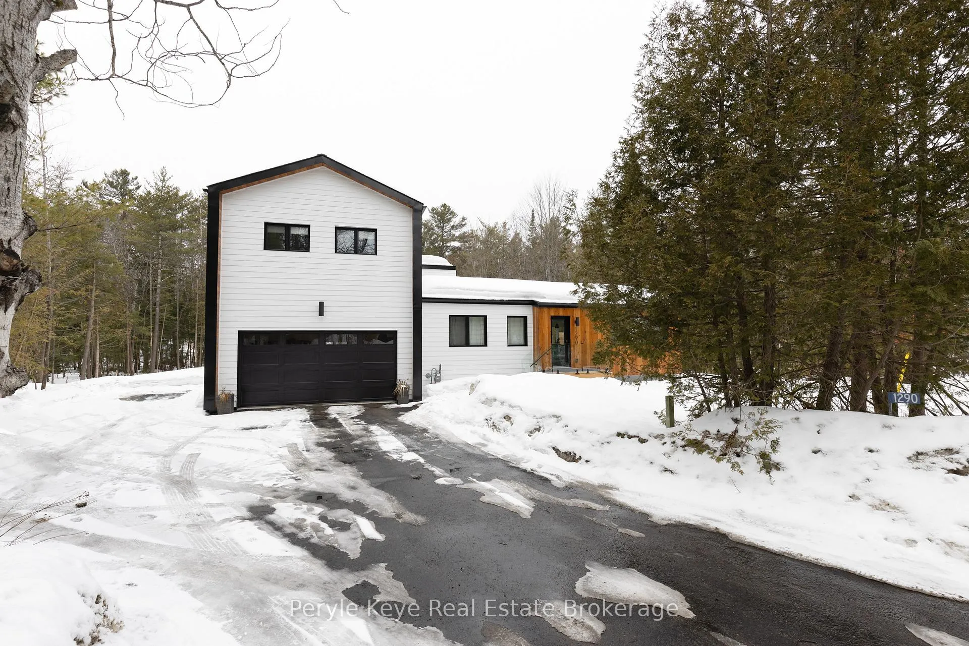 Photo 4 of 1290 Cedar Lane, Bracebridge, Macaulay — HOMEH
