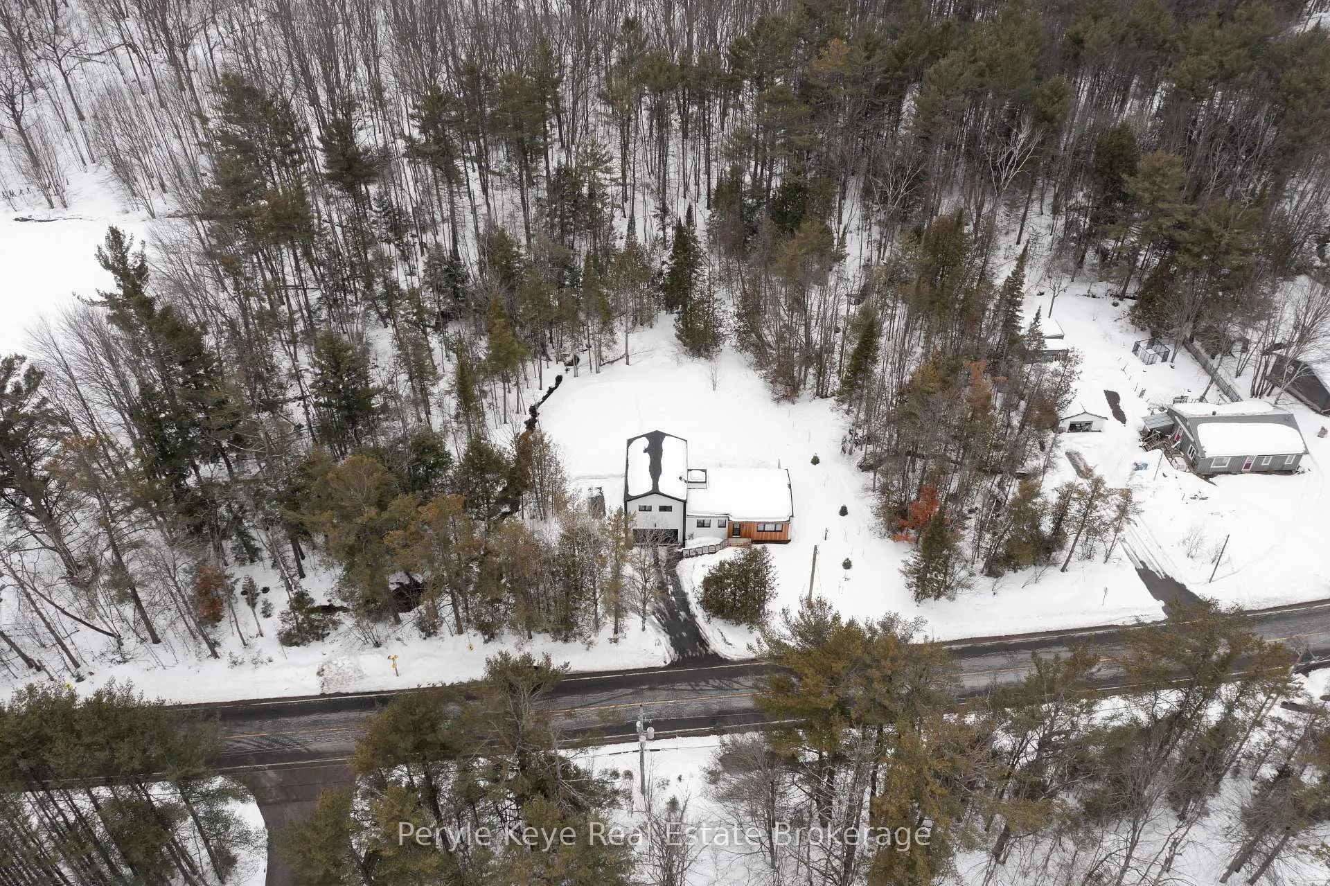 Photo 6 of 1290 Cedar Lane, Bracebridge, Macaulay — HOMEH