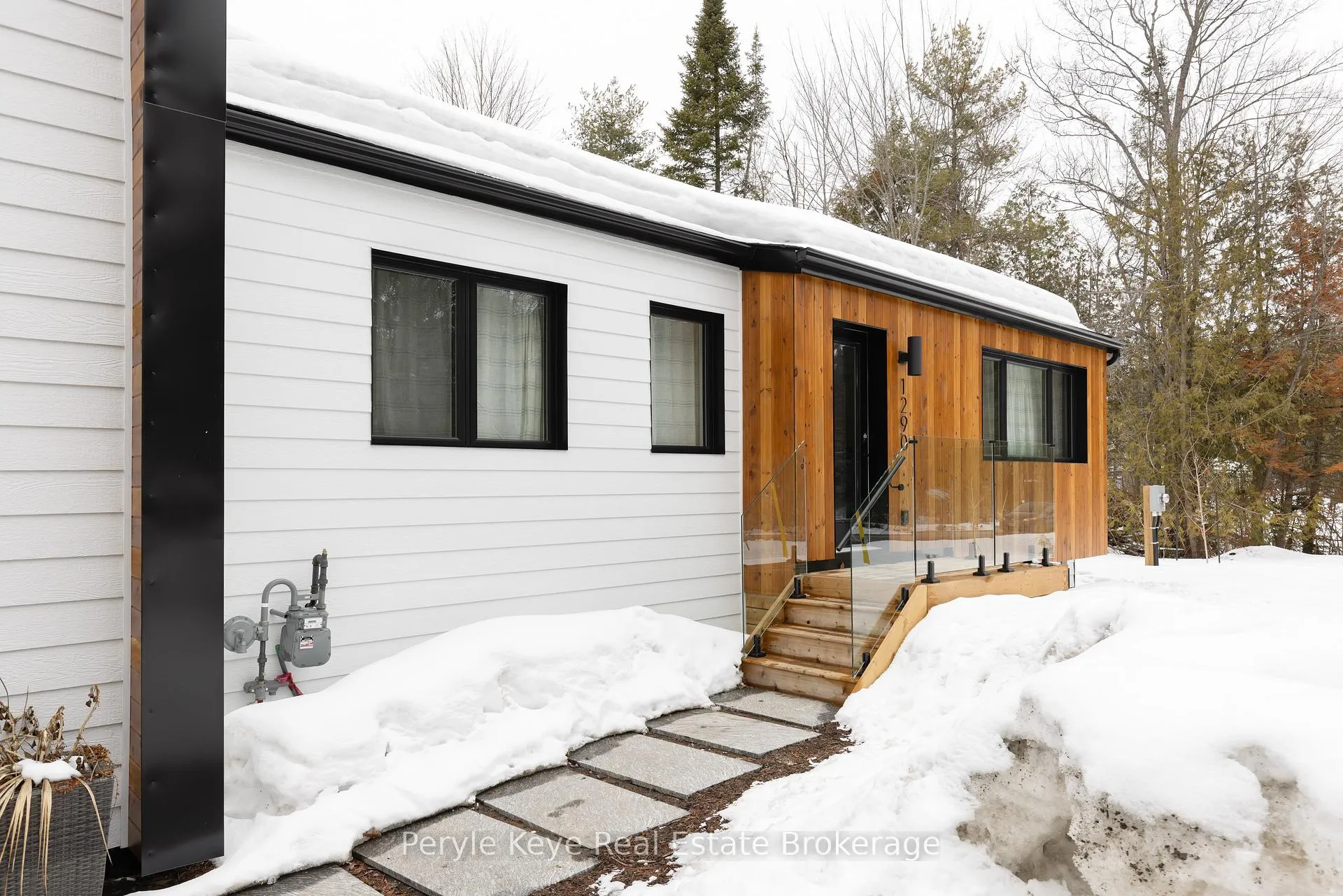 Photo 8 of 1290 Cedar Lane, Bracebridge, Macaulay — HOMEH