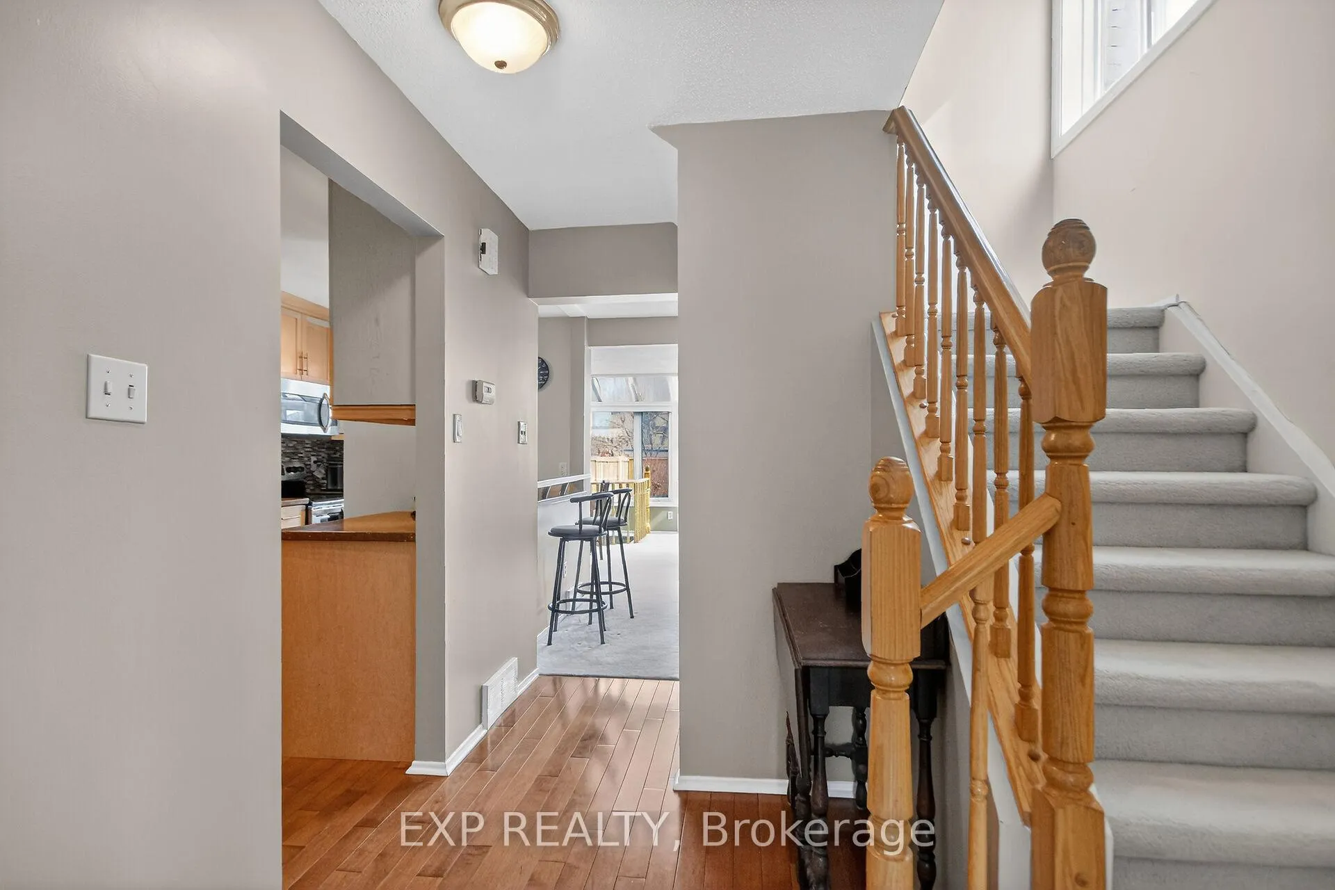 Photo 5 of 43 Hummingbird Crescent, Ottawa, Barrhaven - Cedargrove/Fraserdale — HOMEH