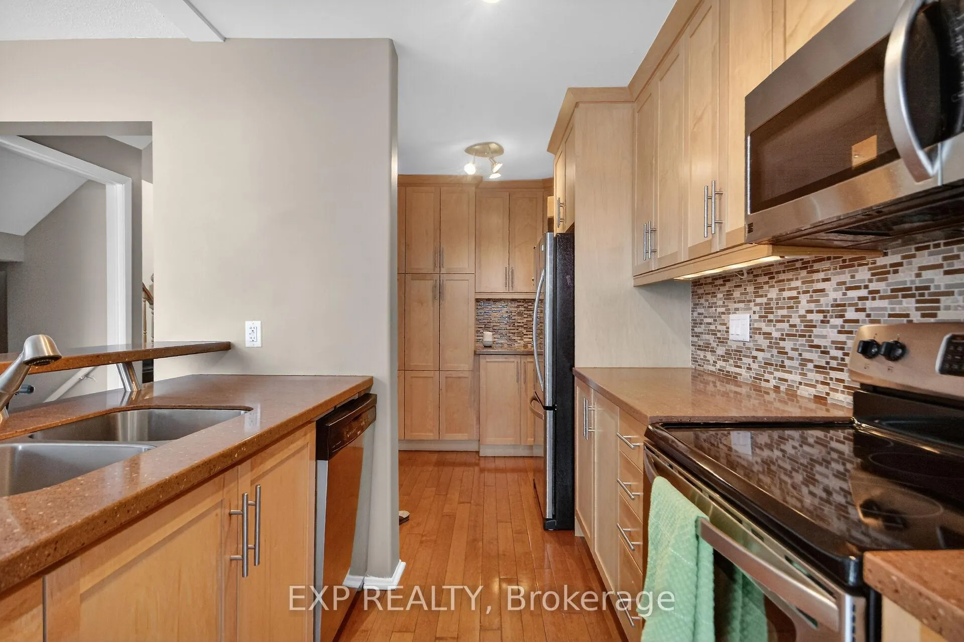 Photo 7 of 43 Hummingbird Crescent, Ottawa, Barrhaven - Cedargrove/Fraserdale — HOMEH