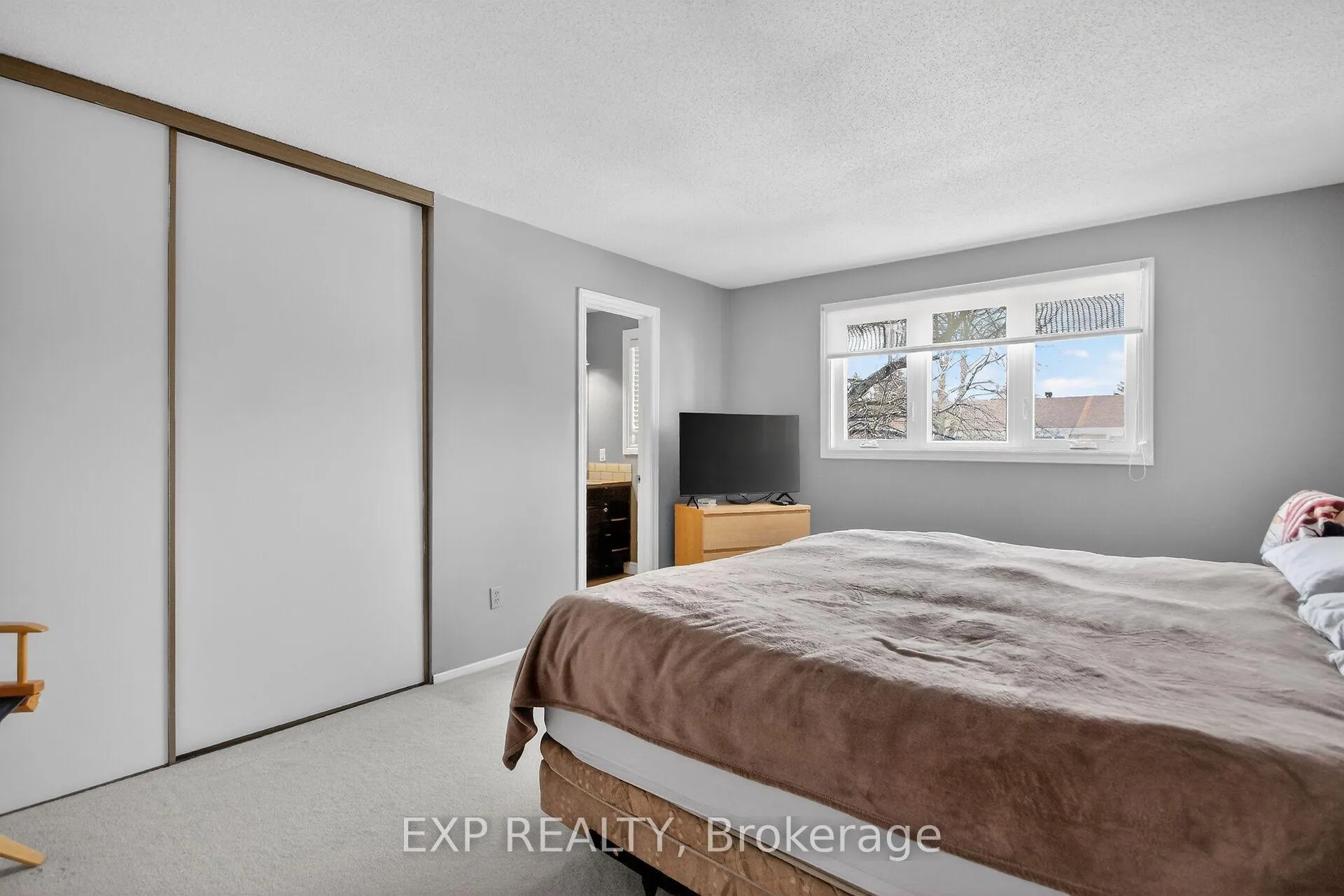 Photo 23 of 43 Hummingbird Crescent, Ottawa, Barrhaven - Cedargrove/Fraserdale — HOMEH