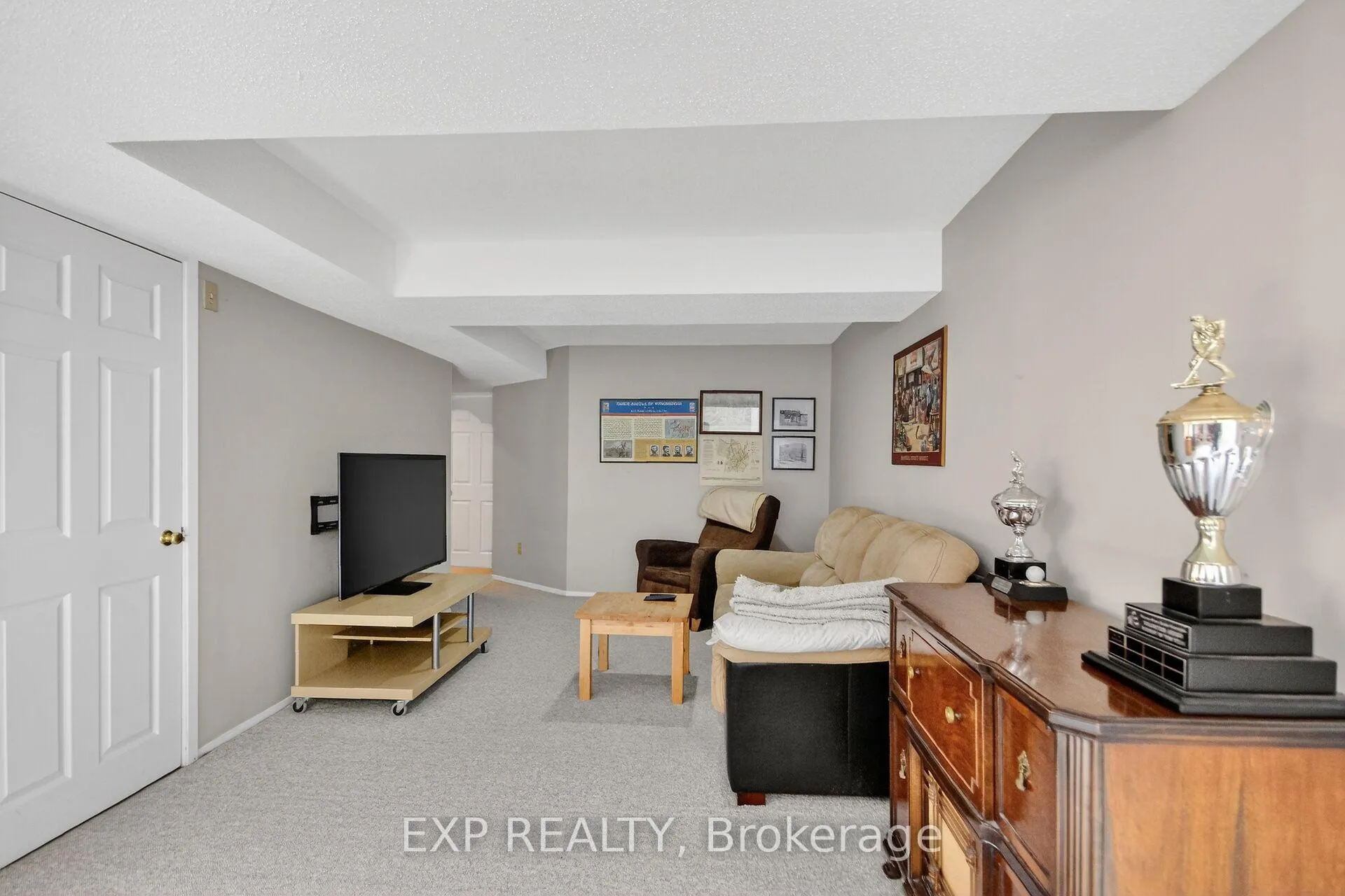 Photo 37 of 43 Hummingbird Crescent, Ottawa, Barrhaven - Cedargrove/Fraserdale — HOMEH