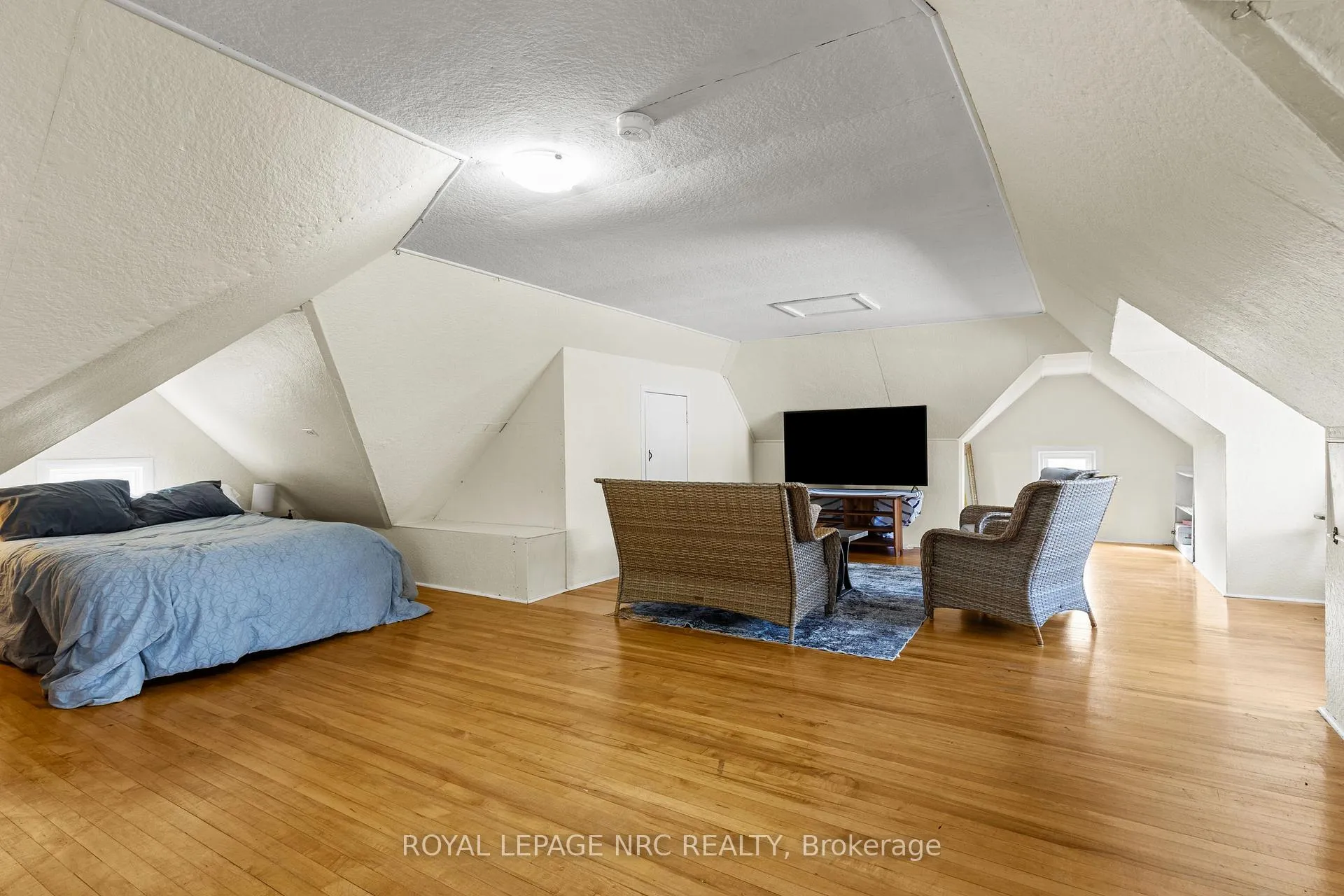 Photo 37 of 4621 Ellis Street, Niagara Falls, Downtown — HOMEH