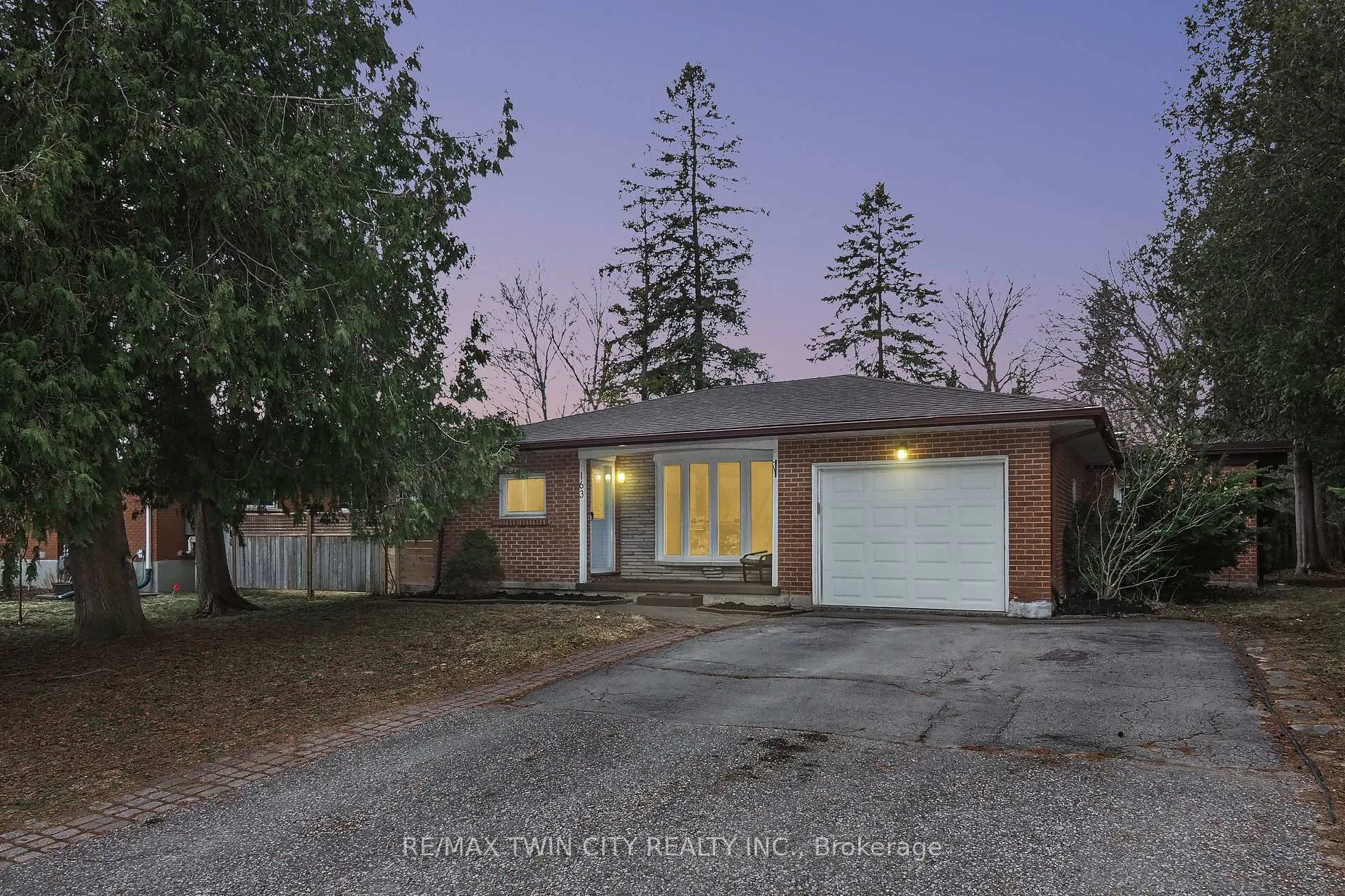 Front of 163 Pinegrove Crescent