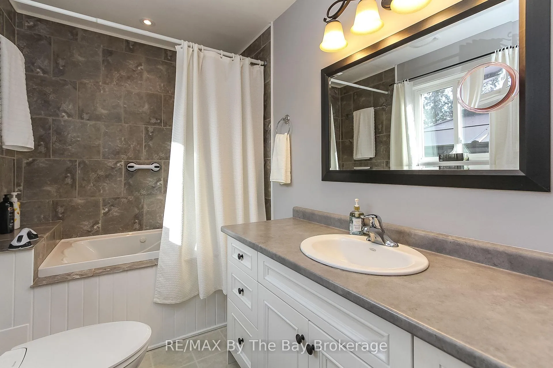 Photo 32 of 99 Lily Drive, Wasaga Beach — HOMEH