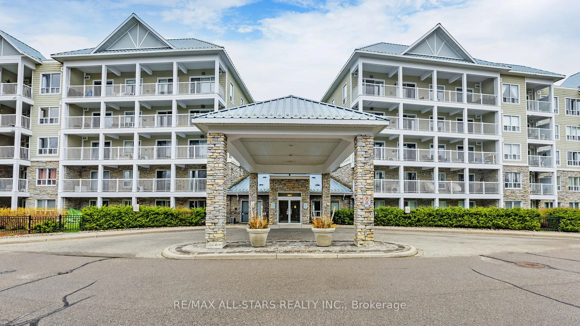 Front of Unit 327, 900 Bogart Mill Trail
