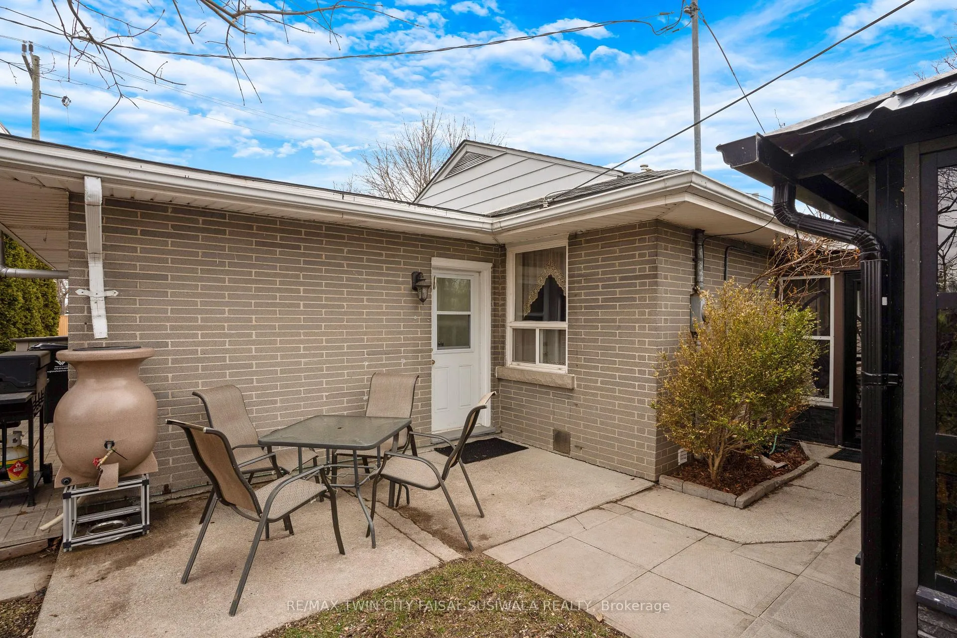 Photo 8 of 460 Bishop Street N, Cambridge — HOMEH