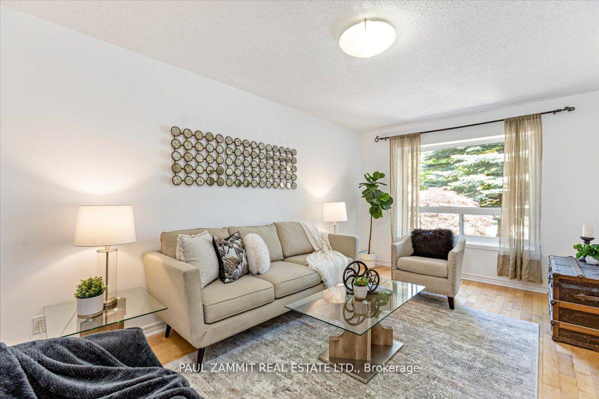 Photo 3 of 70 Braeburn Drive, Markham, Aileen-Willowbrook — HOMEH