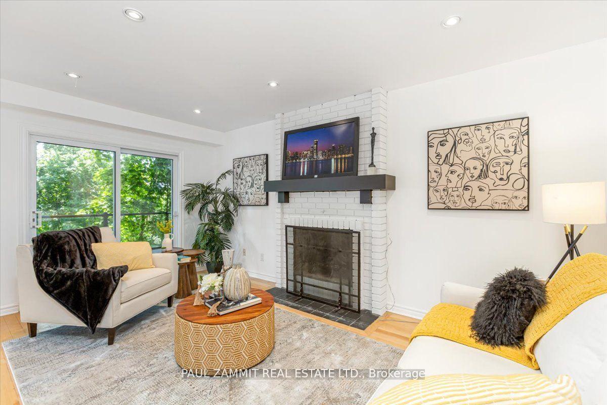 Photo 10 of 70 Braeburn Drive, Markham, Aileen-Willowbrook — HOMEH