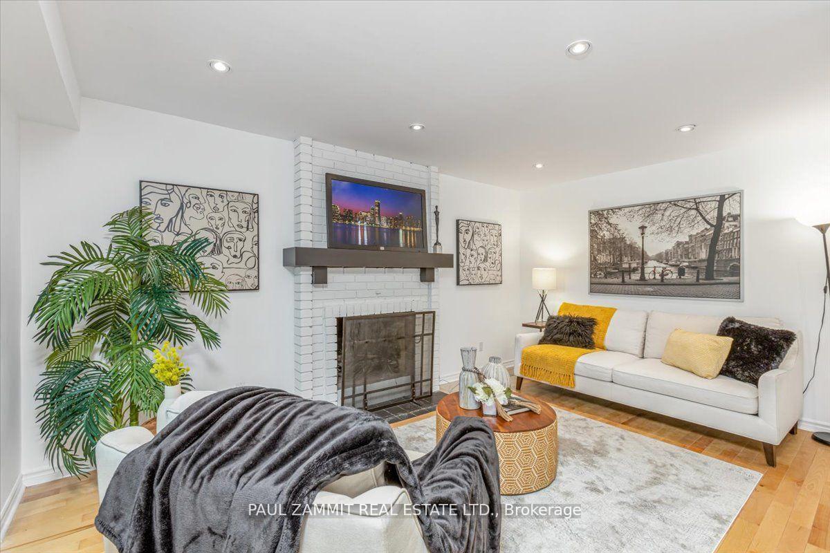 Photo 11 of 70 Braeburn Drive, Markham, Aileen-Willowbrook — HOMEH