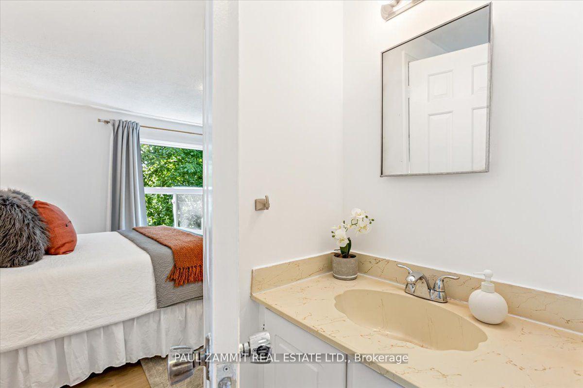 Photo 16 of 70 Braeburn Drive, Markham, Aileen-Willowbrook — HOMEH