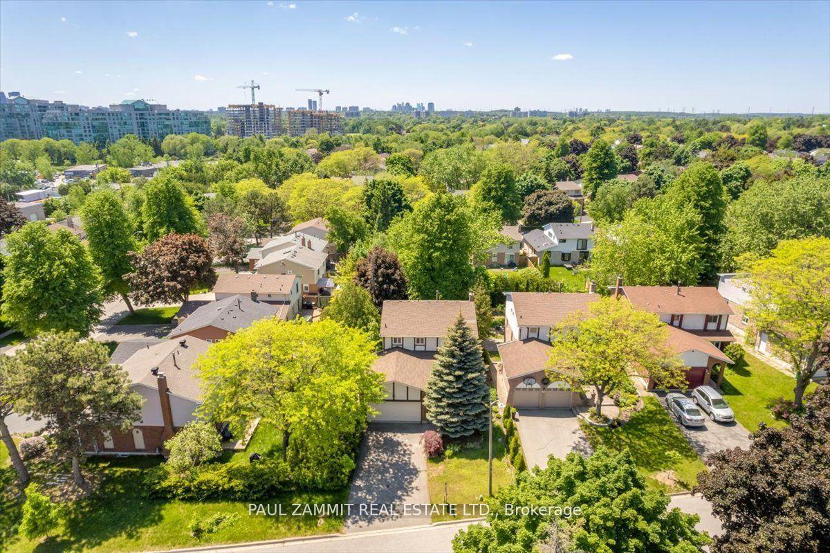 Photo 33 of 70 Braeburn Drive, Markham, Aileen-Willowbrook — HOMEH