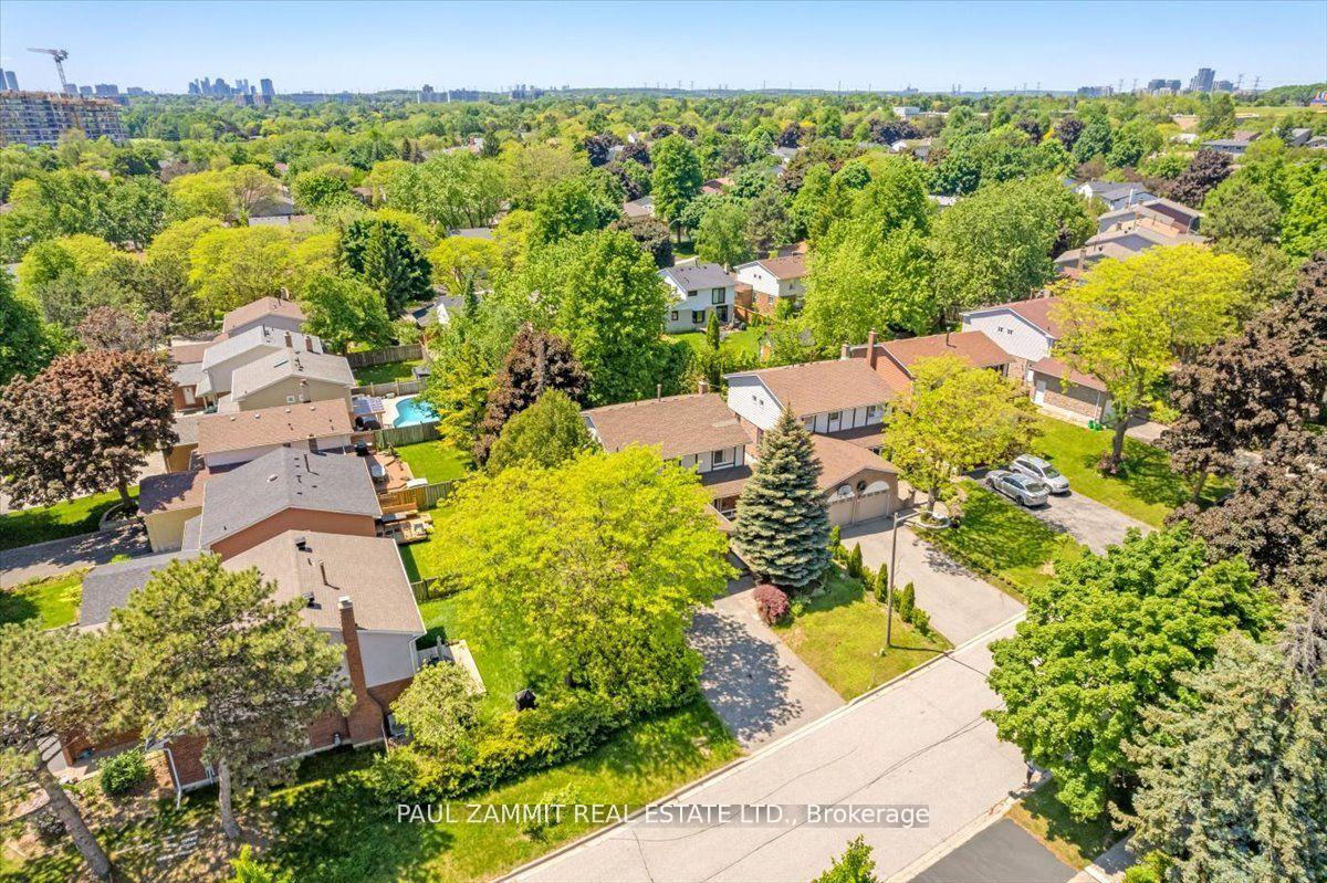 Photo 34 of 70 Braeburn Drive, Markham, Aileen-Willowbrook — HOMEH