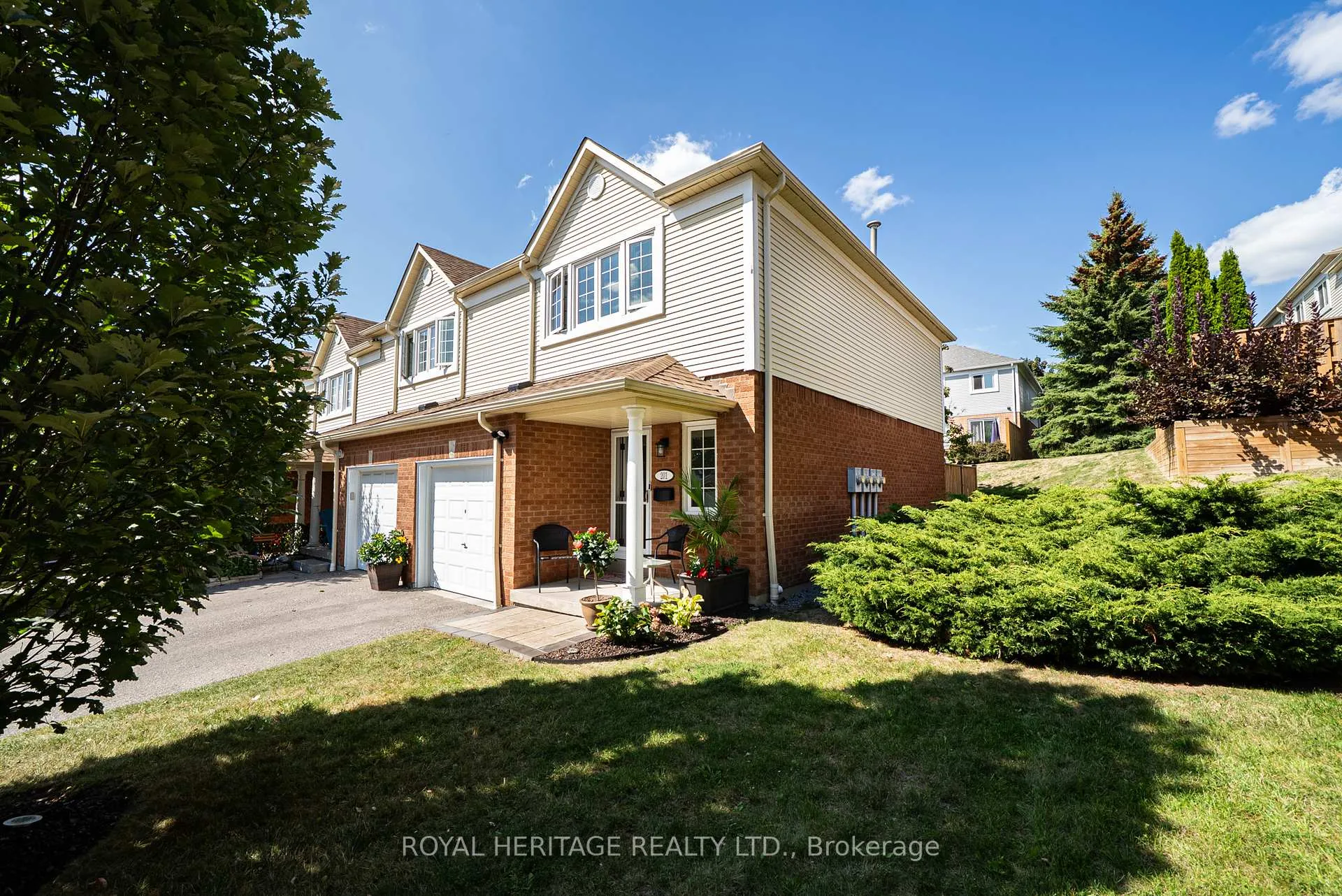Photo 2 of Unit 201, 10 Bassett Boulevard, Whitby, Pringle Creek — HOMEH