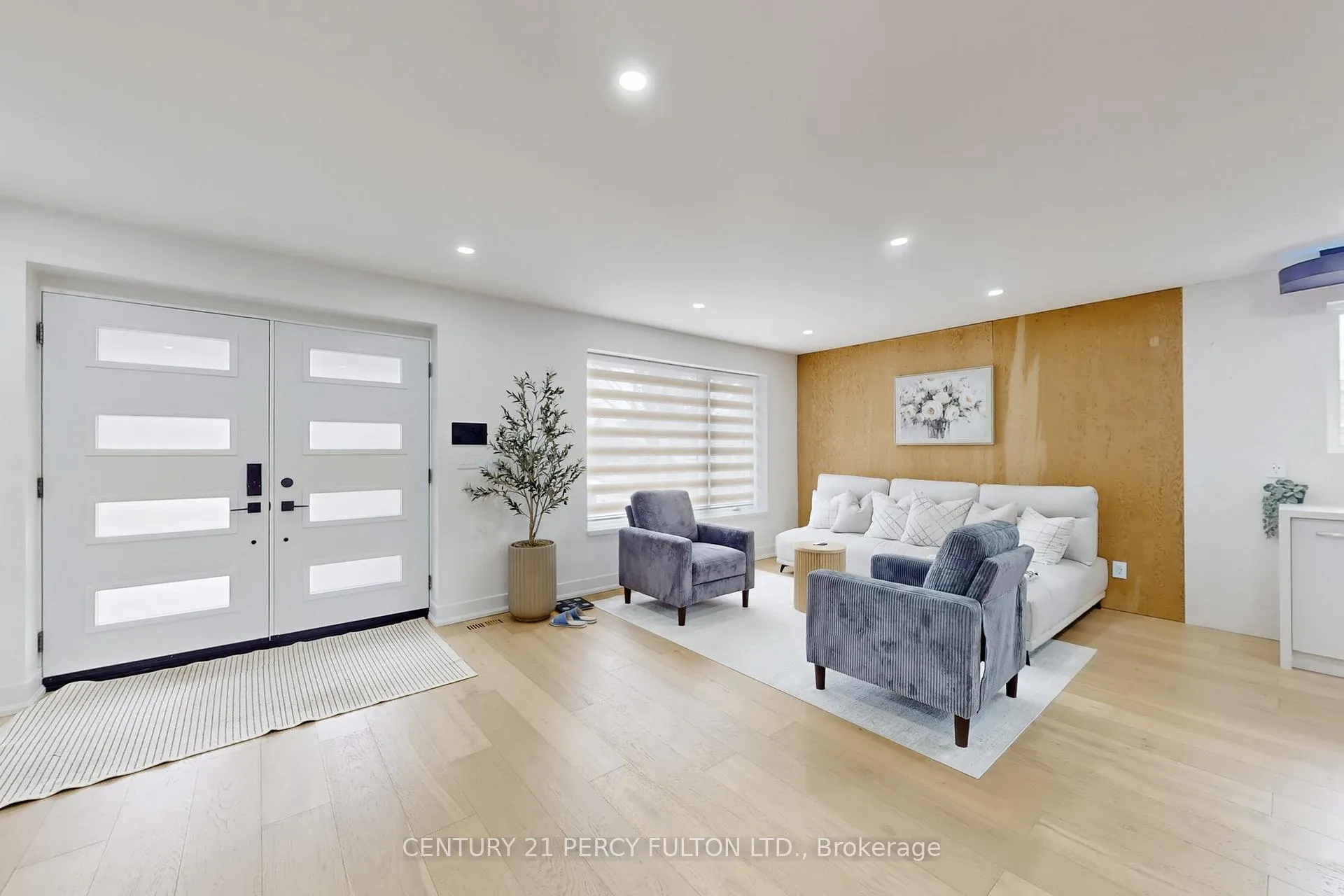 Photo 4 of 26 Farley Crescent, Etobicoke, Willowridge-Martingrove-Richview — HOMEH
