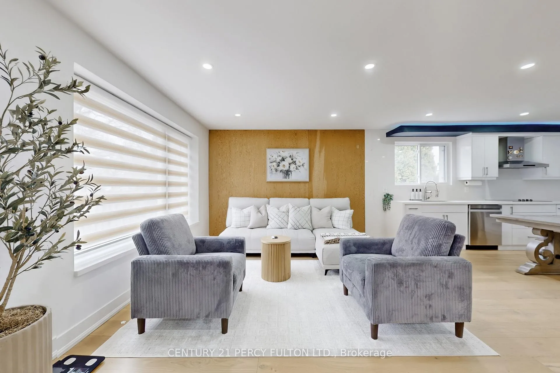Photo 5 of 26 Farley Crescent, Etobicoke, Willowridge-Martingrove-Richview — HOMEH