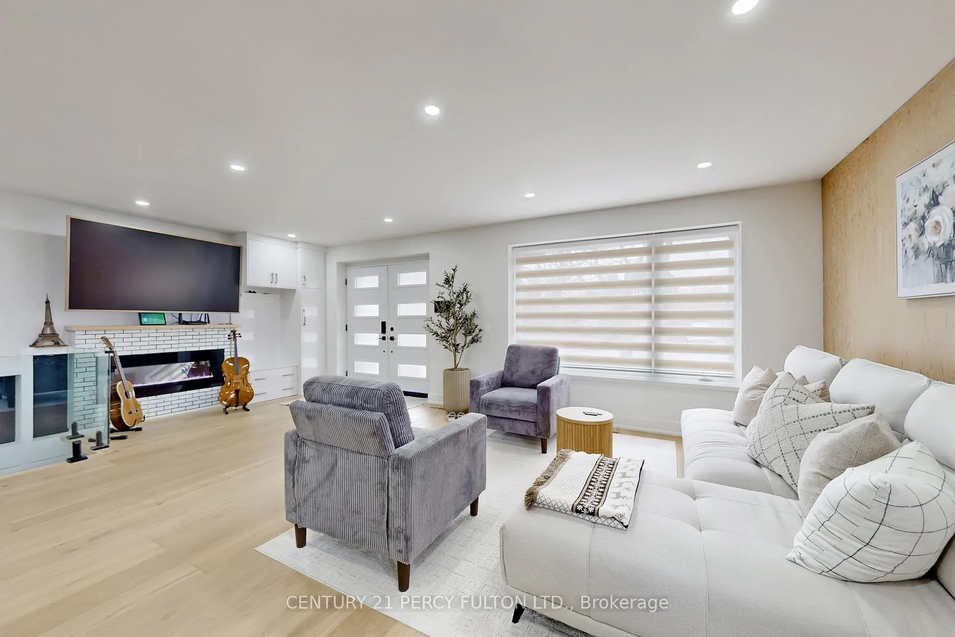 Photo 6 of 26 Farley Crescent, Etobicoke, Willowridge-Martingrove-Richview — HOMEH