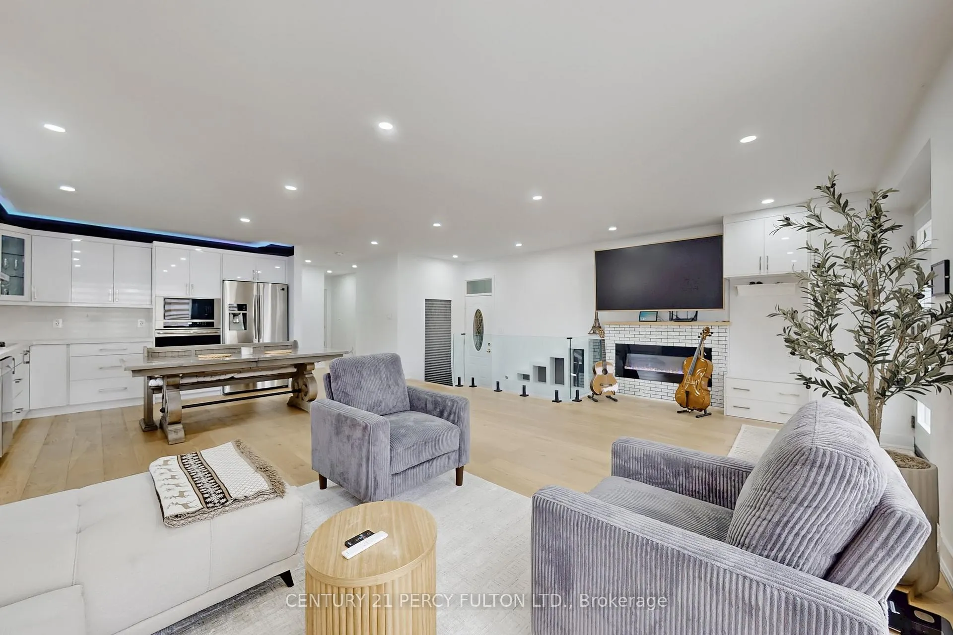 Photo 7 of 26 Farley Crescent, Etobicoke, Willowridge-Martingrove-Richview — HOMEH